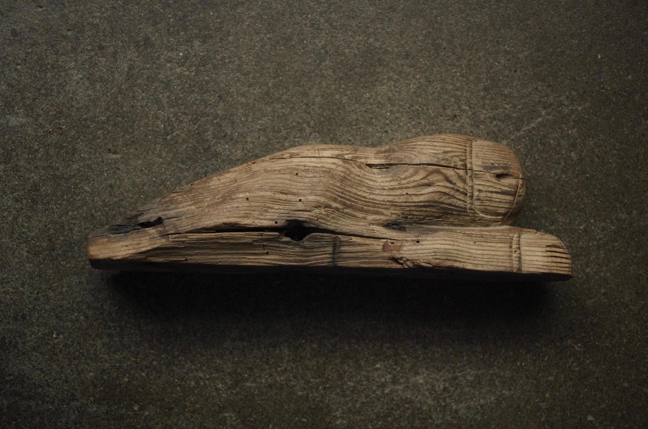 Fragment d'un pied de Bouddha en bois de la période Heian à Kamakura / Wabi-Sabi en vente 3