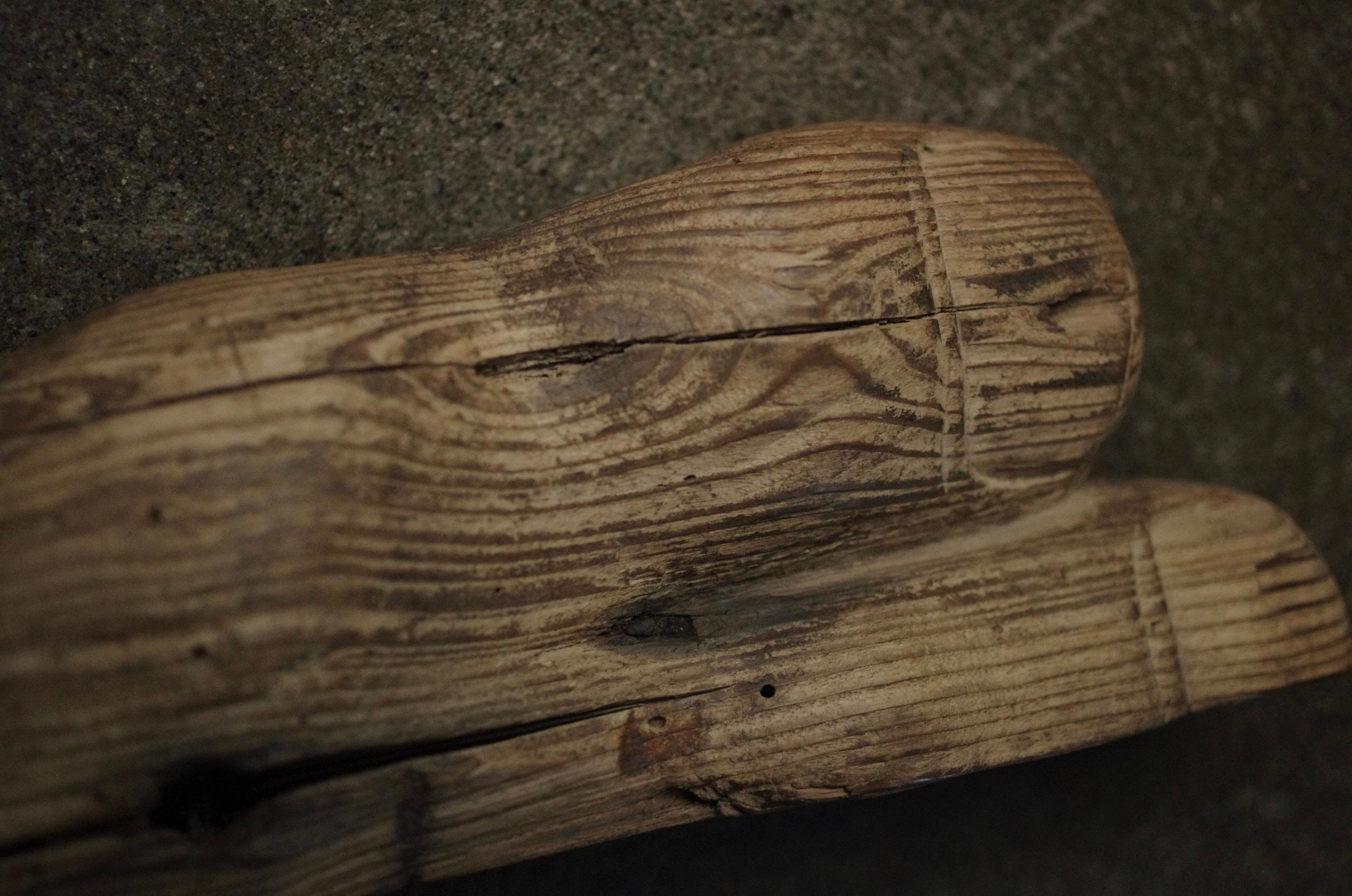 Fragment d'un pied de Bouddha en bois de la période Heian à Kamakura / Wabi-Sabi en vente 4
