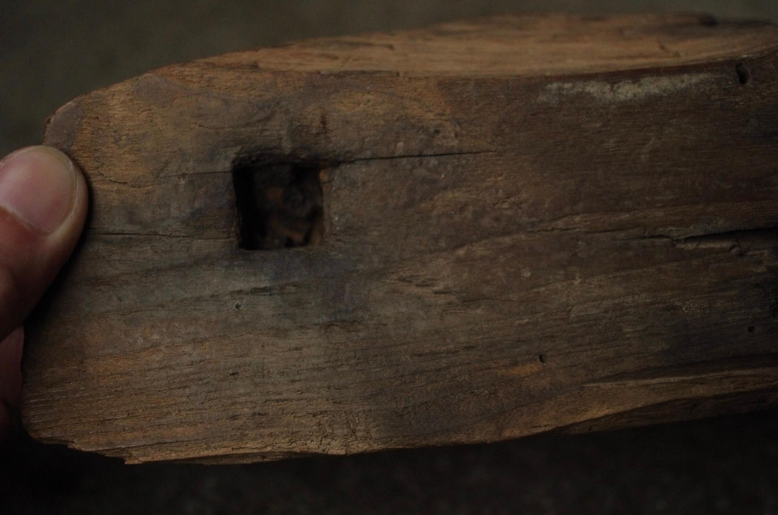 Fragment d'un pied de Bouddha en bois de la période Heian à Kamakura / Wabi-Sabi en vente 11