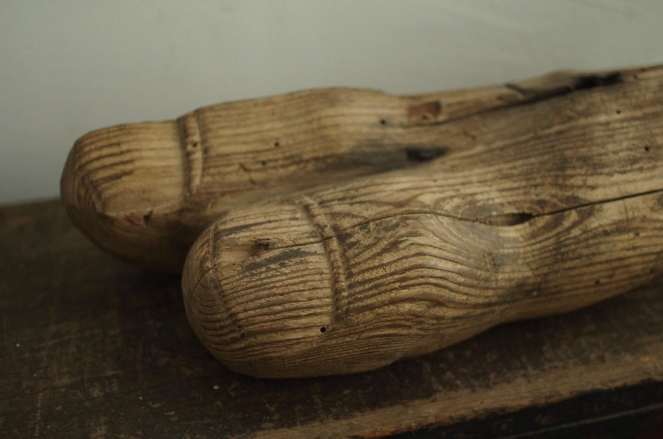Autre Fragment d'un pied de Bouddha en bois de la période Heian à Kamakura / Wabi-Sabi en vente