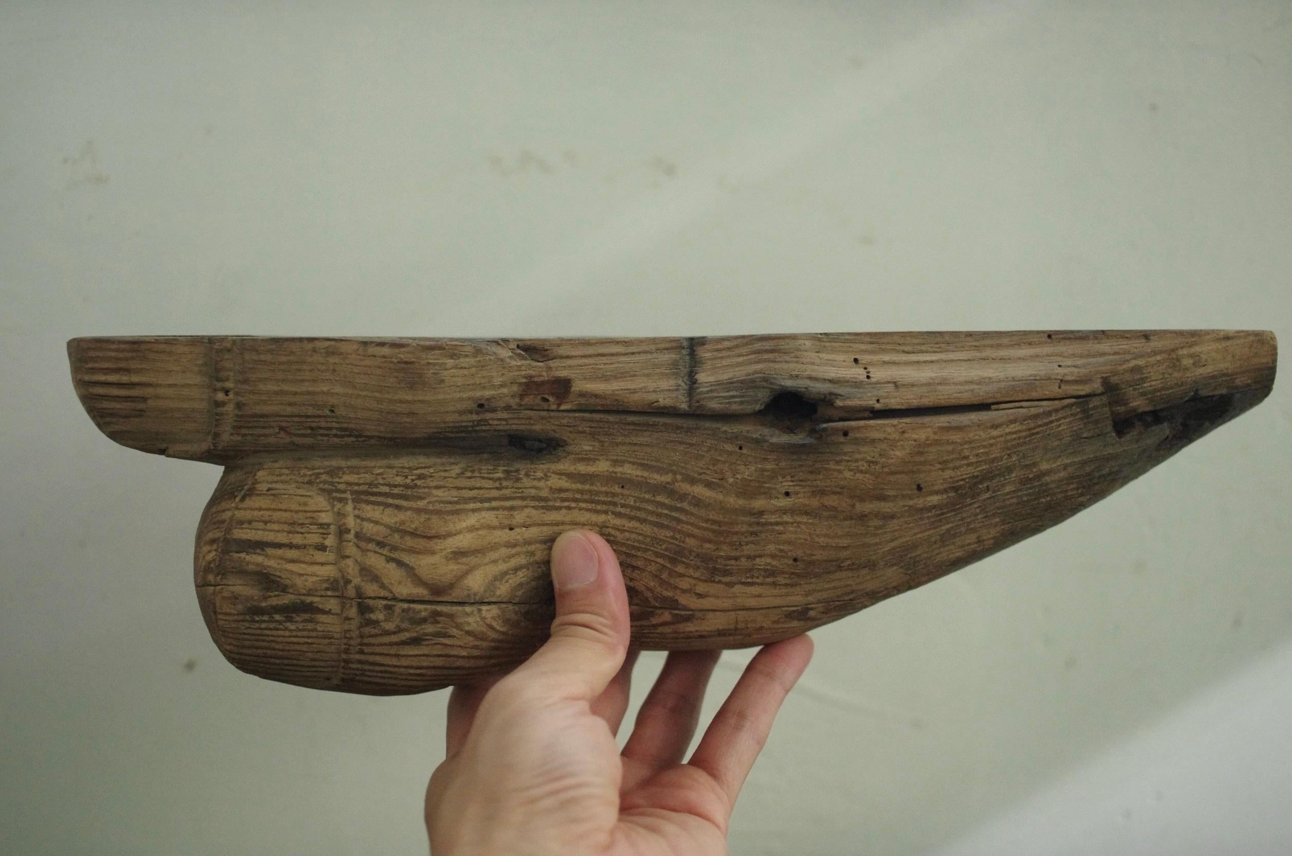 Sculpté Fragment d'un pied de Bouddha en bois de la période Heian à Kamakura / Wabi-Sabi en vente