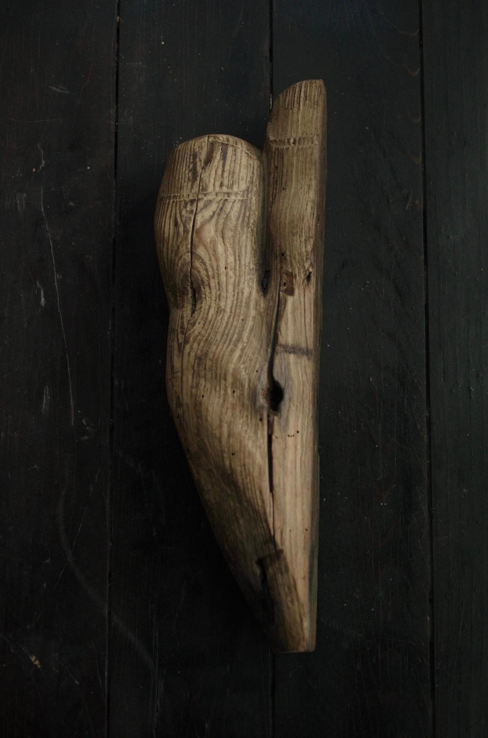 Bois Fragment d'un pied de Bouddha en bois de la période Heian à Kamakura / Wabi-Sabi en vente