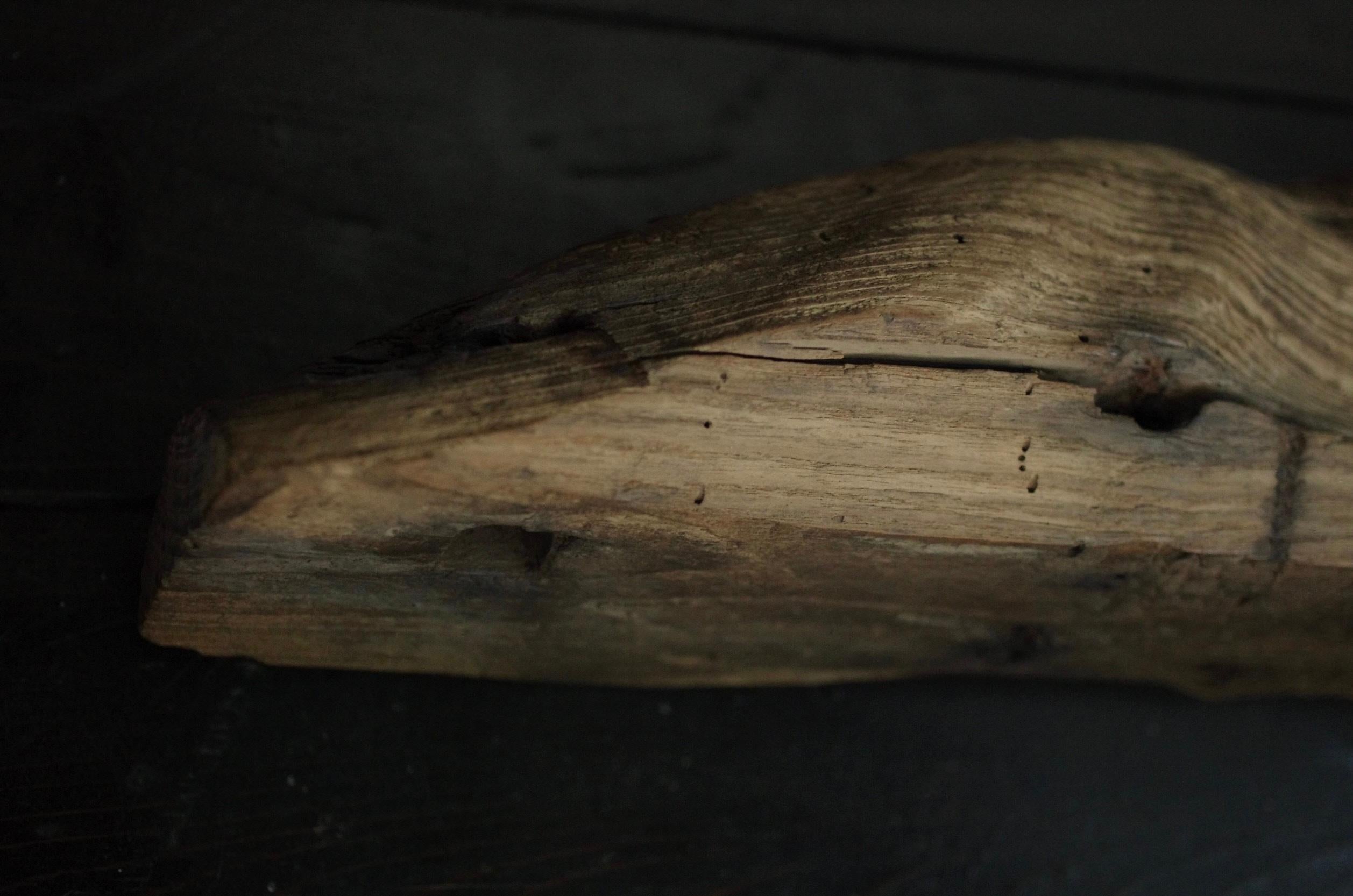 Fragment d'un pied de Bouddha en bois de la période Heian à Kamakura / Wabi-Sabi en vente 1