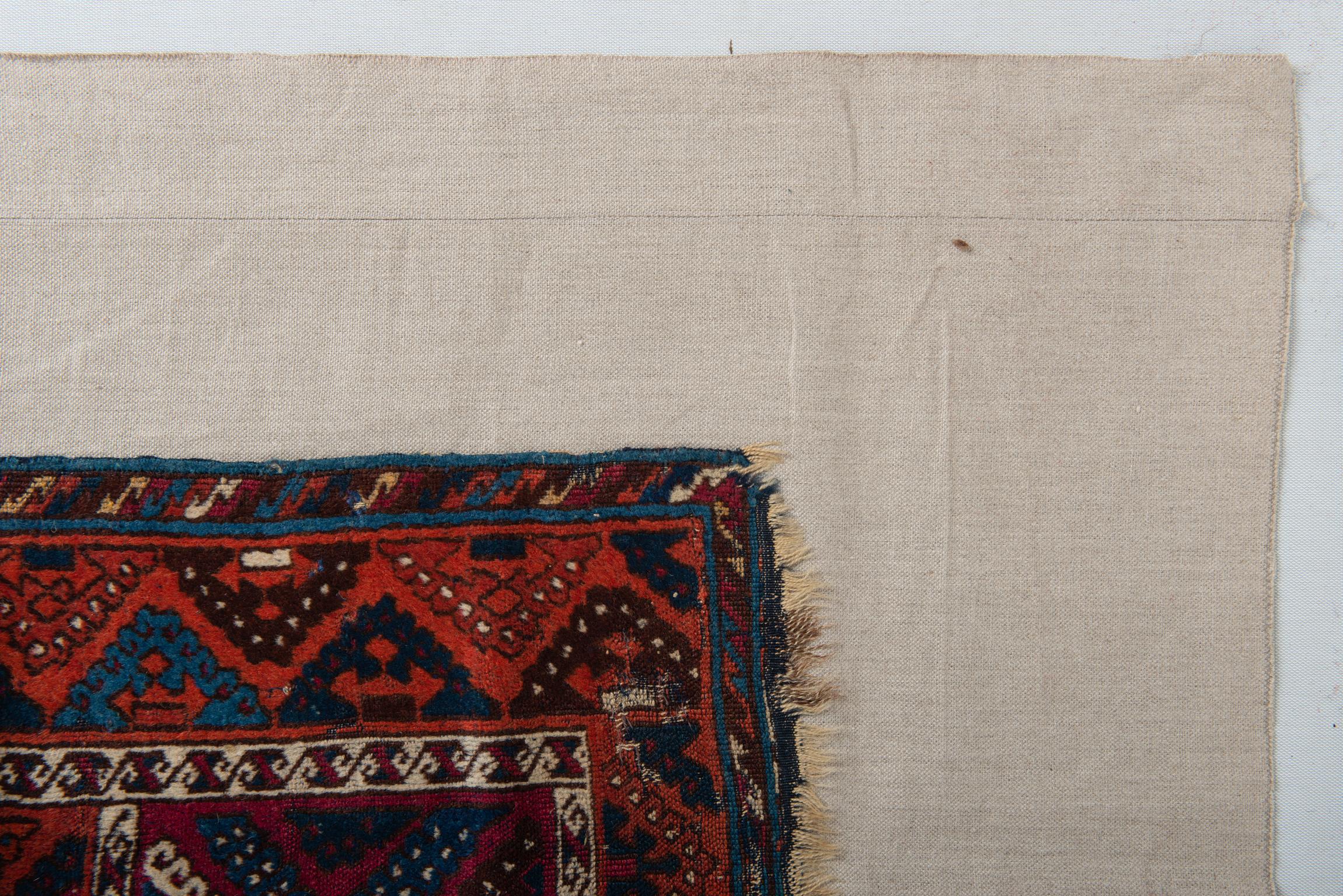 Fragment of Ancient Nomadic Carpet from Kurdestan In Distressed Condition For Sale In Alessandria, Piemonte
