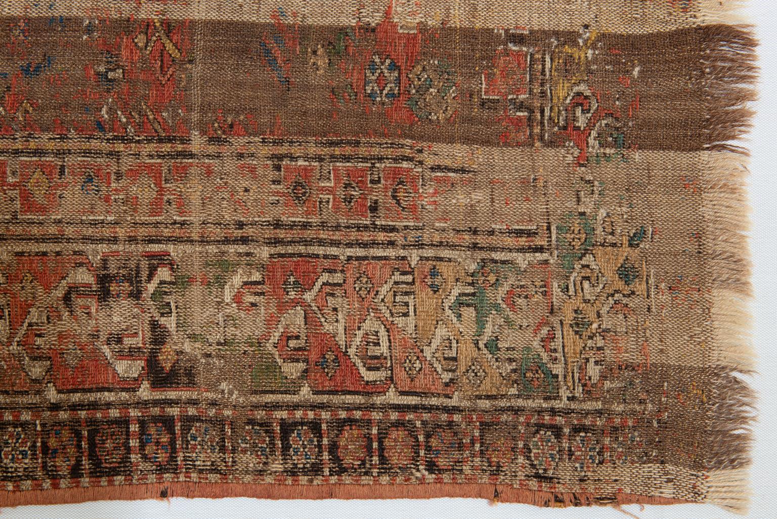 Fragment eines antiken Sumakh-Teppichs mit Originalfarben im Angebot 4
