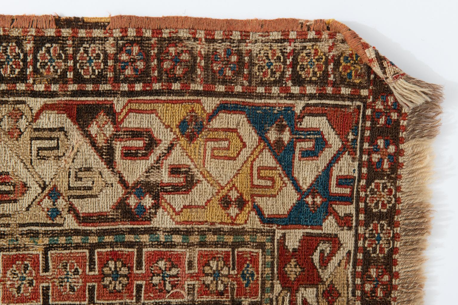 Fragment eines antiken Sumakh-Teppichs mit Originalfarben im Angebot 1