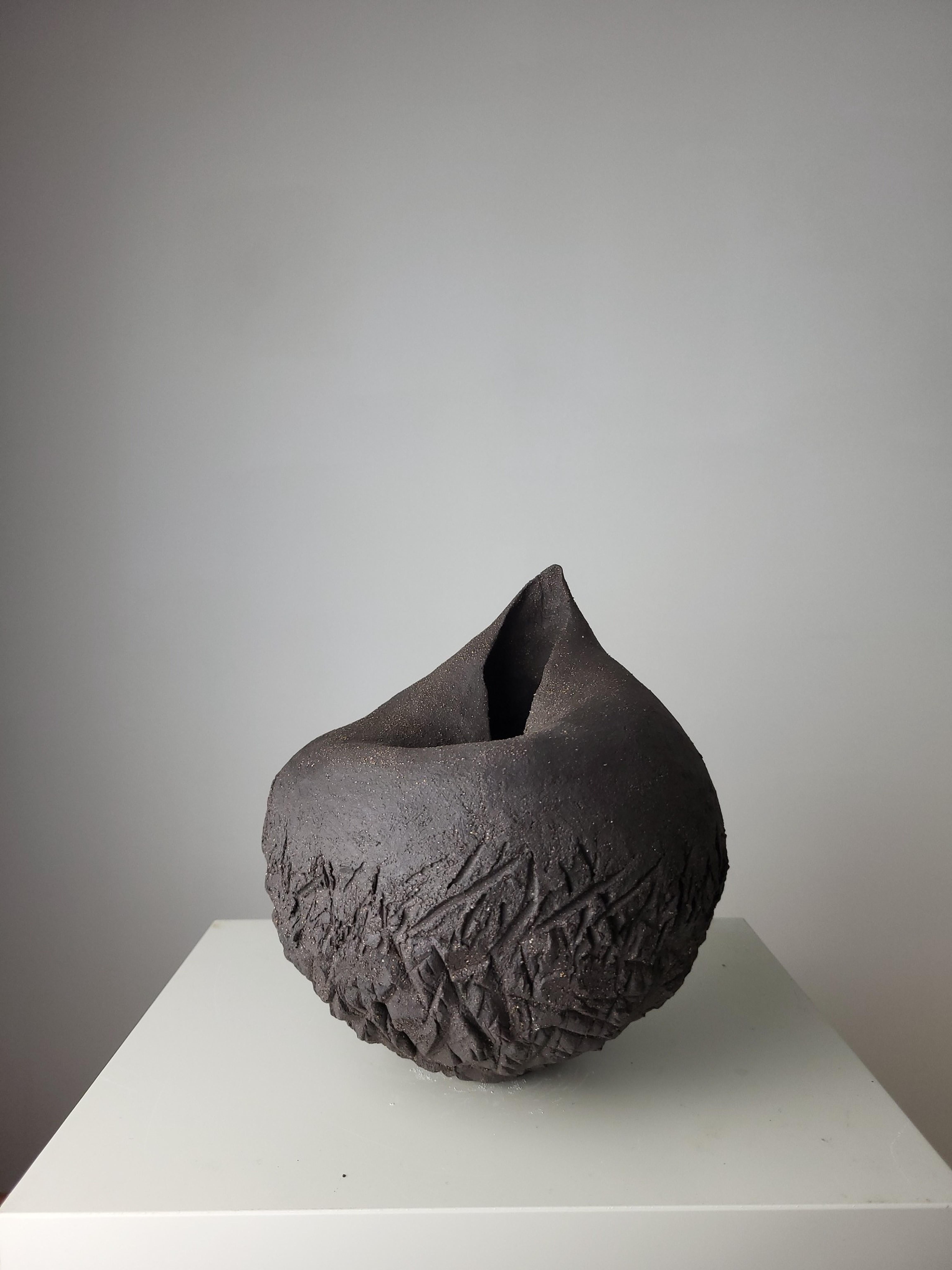 Fragment of the Earth — Hand-Built Ceramic Sculpture in Black Stoneware For Sale 2