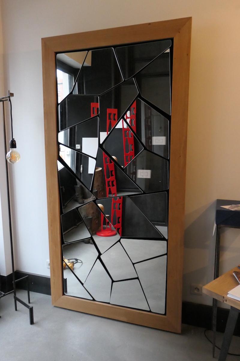 Fragmented Mirror with Orientables Facets 