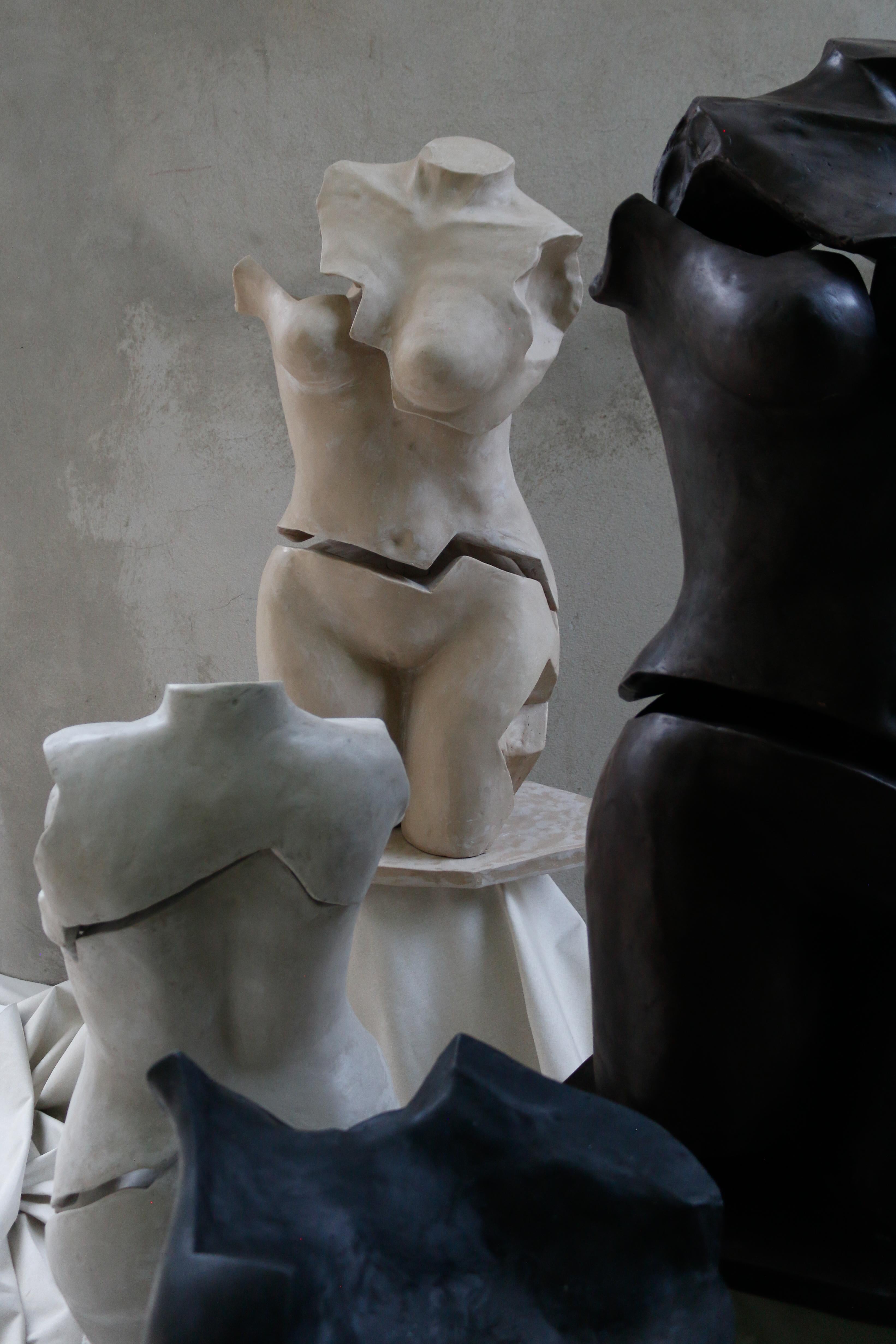 Fragmentia 01, Skulptur von Marcela Cure (Gegossen) im Angebot