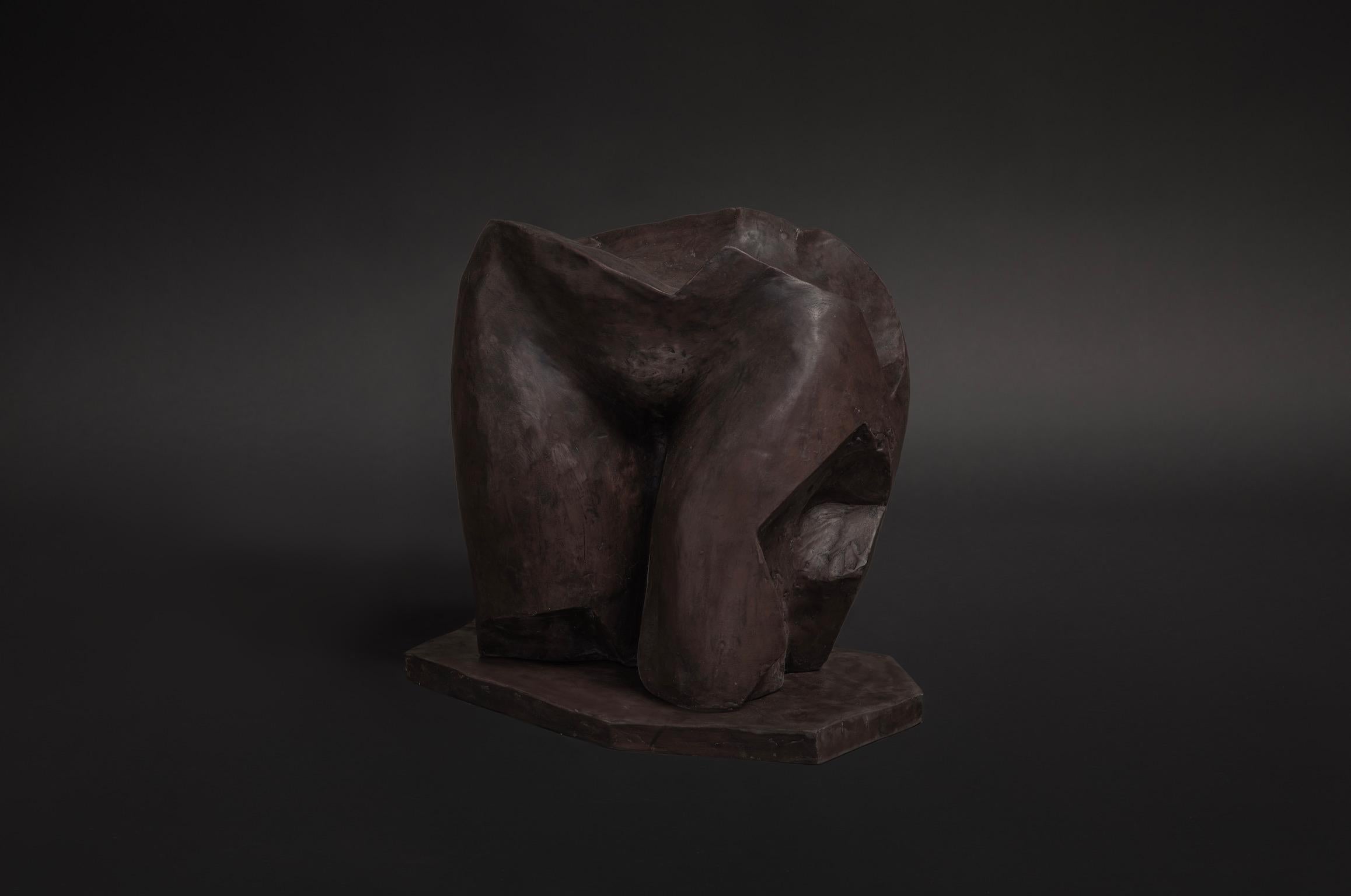 In continuity with her signature explorations of the female form, Marcela Cure introduces a new sculptural memento that sheds light upon the mulling yet beauteous intricacies in womanhood. Through hand-sculpted and hand-cast fragment, Cure