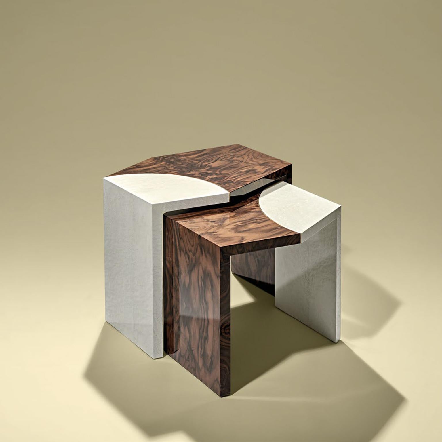 Fragments Zeitgenössisches und anpassbares Tischset aus Wurzelnussholz im Angebot 6