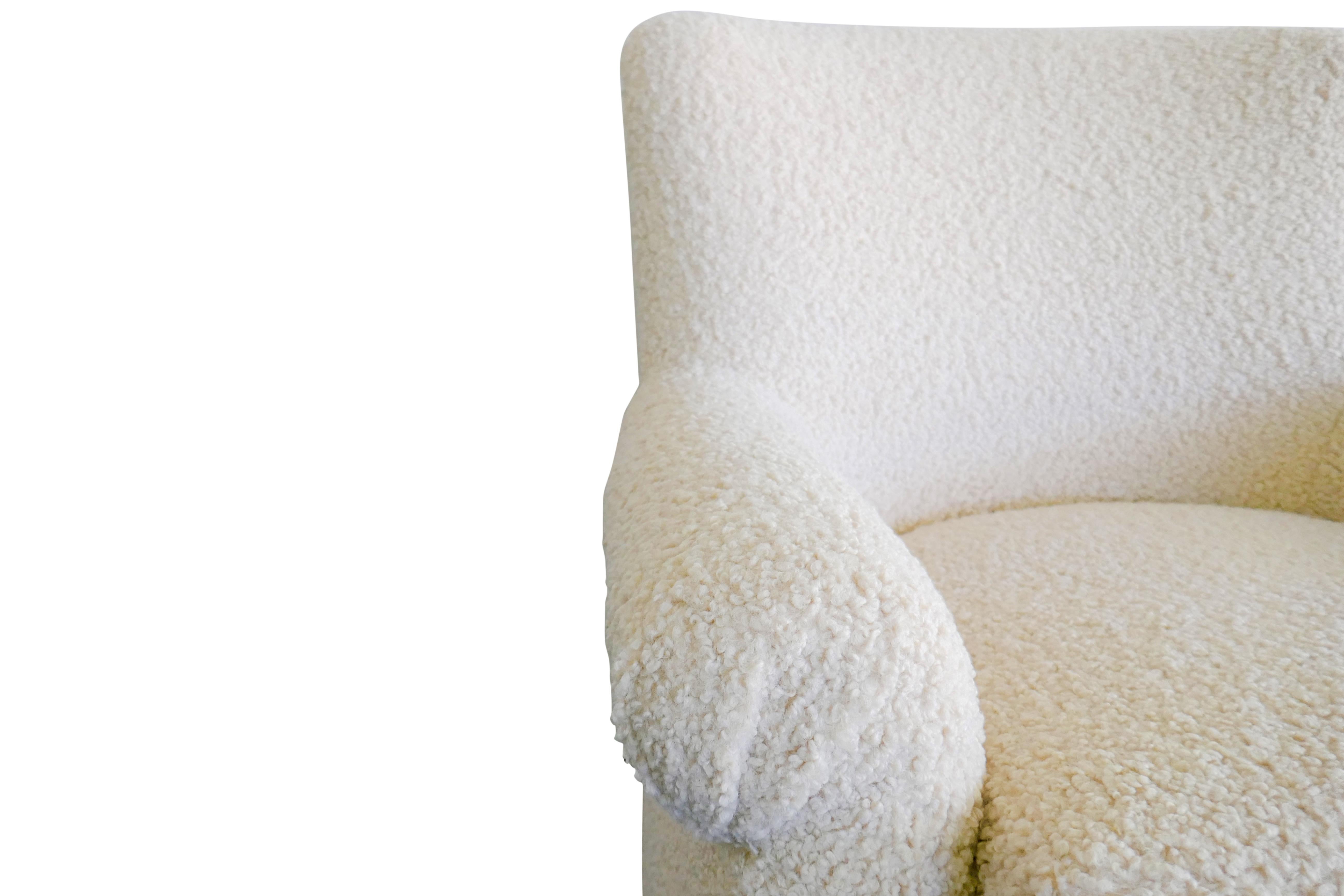 Bouclé Fragments Identity Chaise pivotante en bouclier naturel en vente