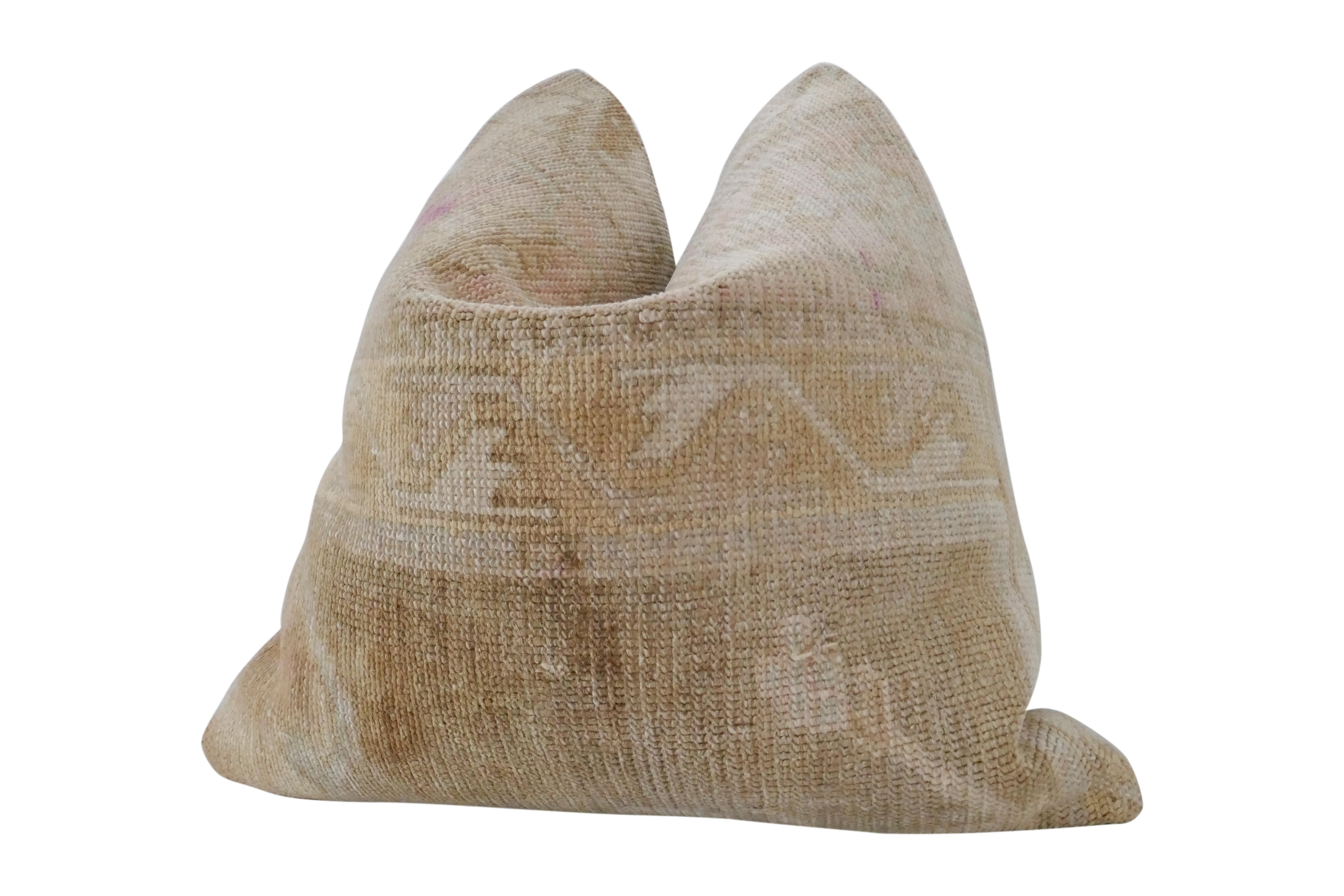 Fait main Fragments Identity Vintage Anatolian Kilim Wool Pillow (oreiller en laine) en vente
