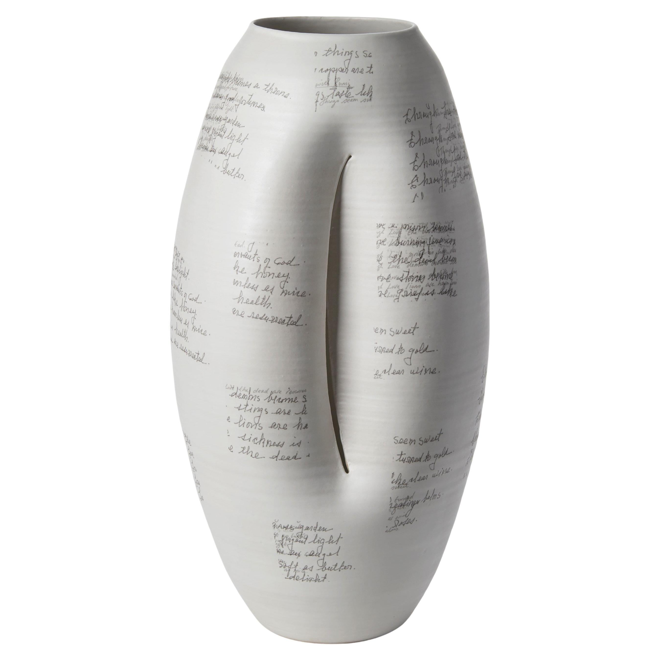 Fragments of Myself n. 134, vaso scultoreo in ceramica di Nicholas Arroyave-Portela