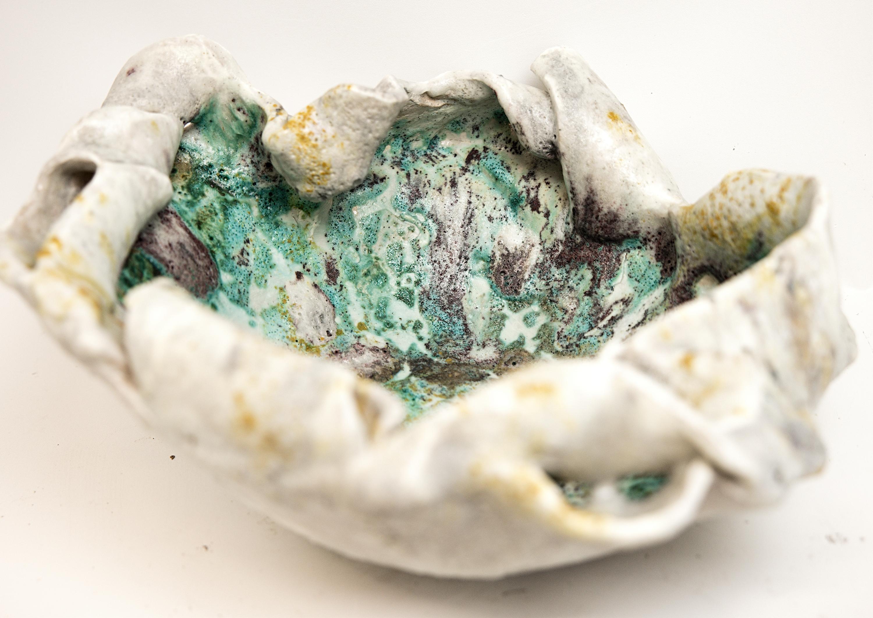 Fragmente White Ancient Bowl. Mehrfarbig im Angebot 3