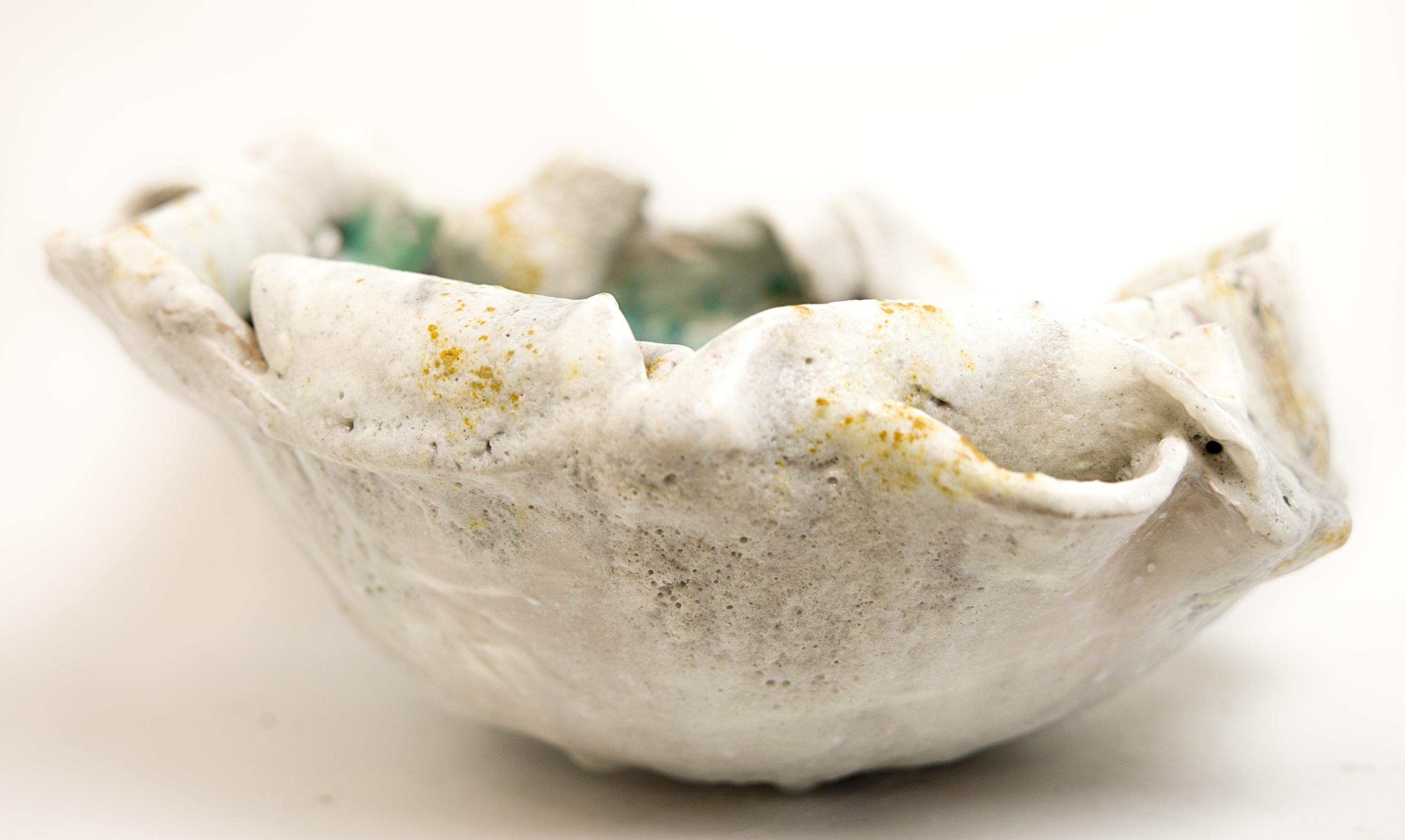 Fragmente White Ancient Bowl. Mehrfarbig im Angebot 4