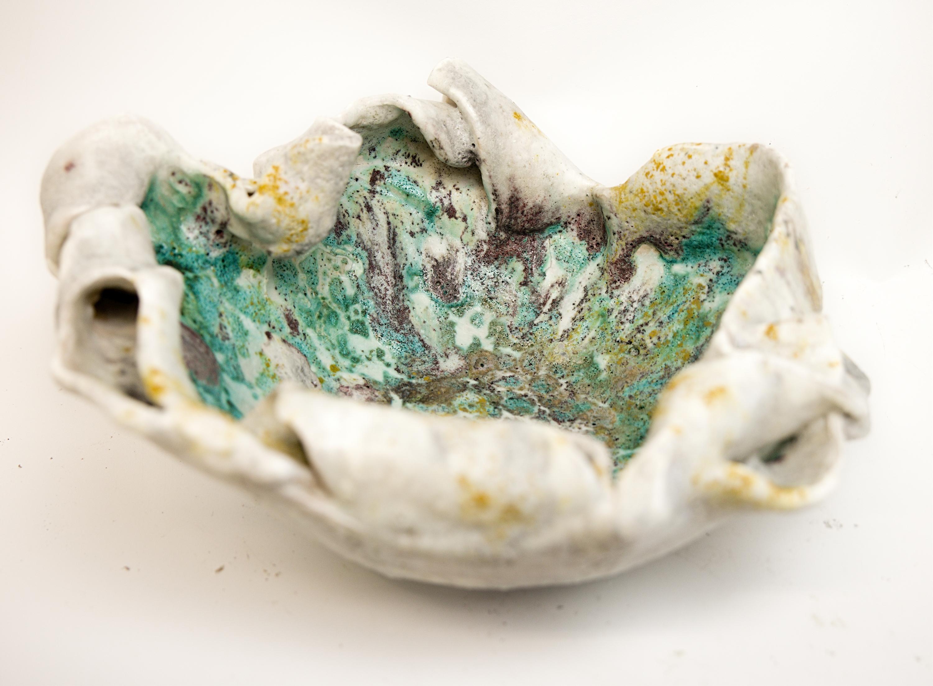 Fragmente White Ancient Bowl. Mehrfarbig im Angebot 8