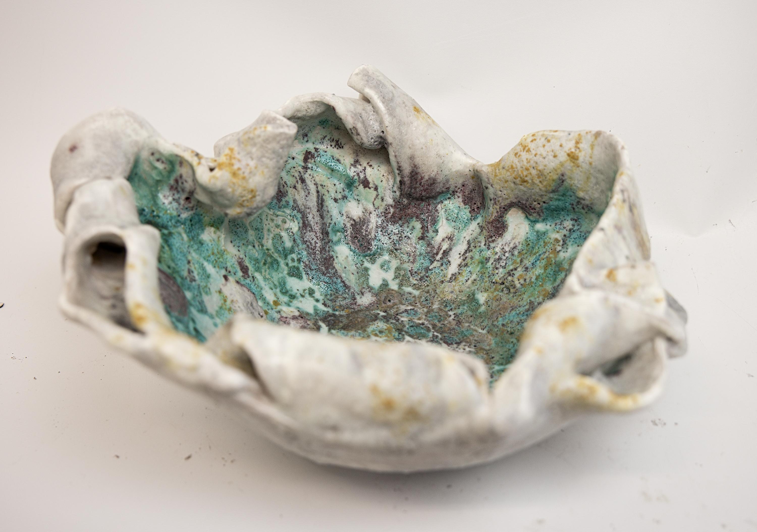 Fragmente White Ancient Bowl. Mehrfarbig im Angebot 9