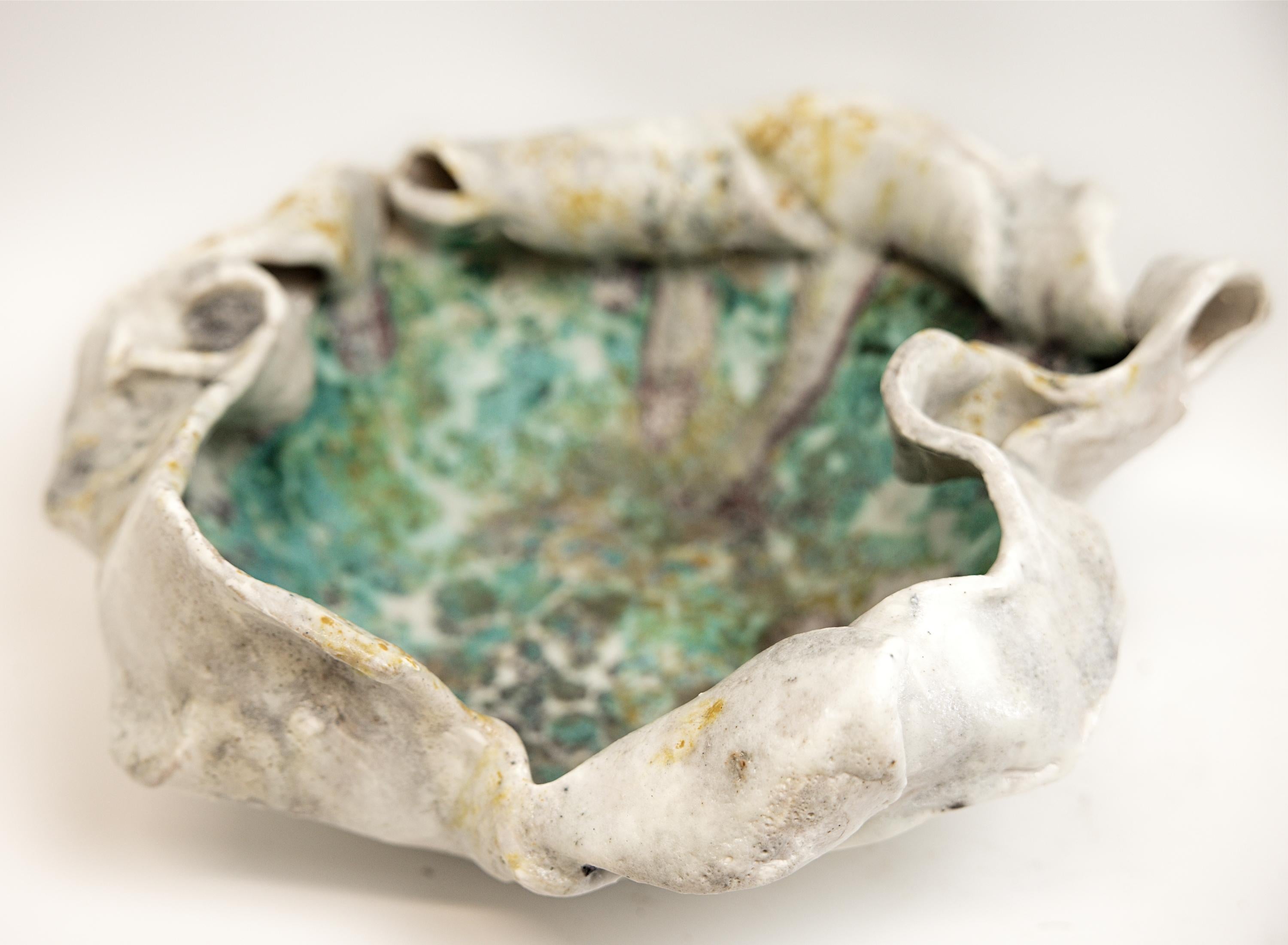 Fragmente White Ancient Bowl. Mehrfarbig (Glasiert) im Angebot