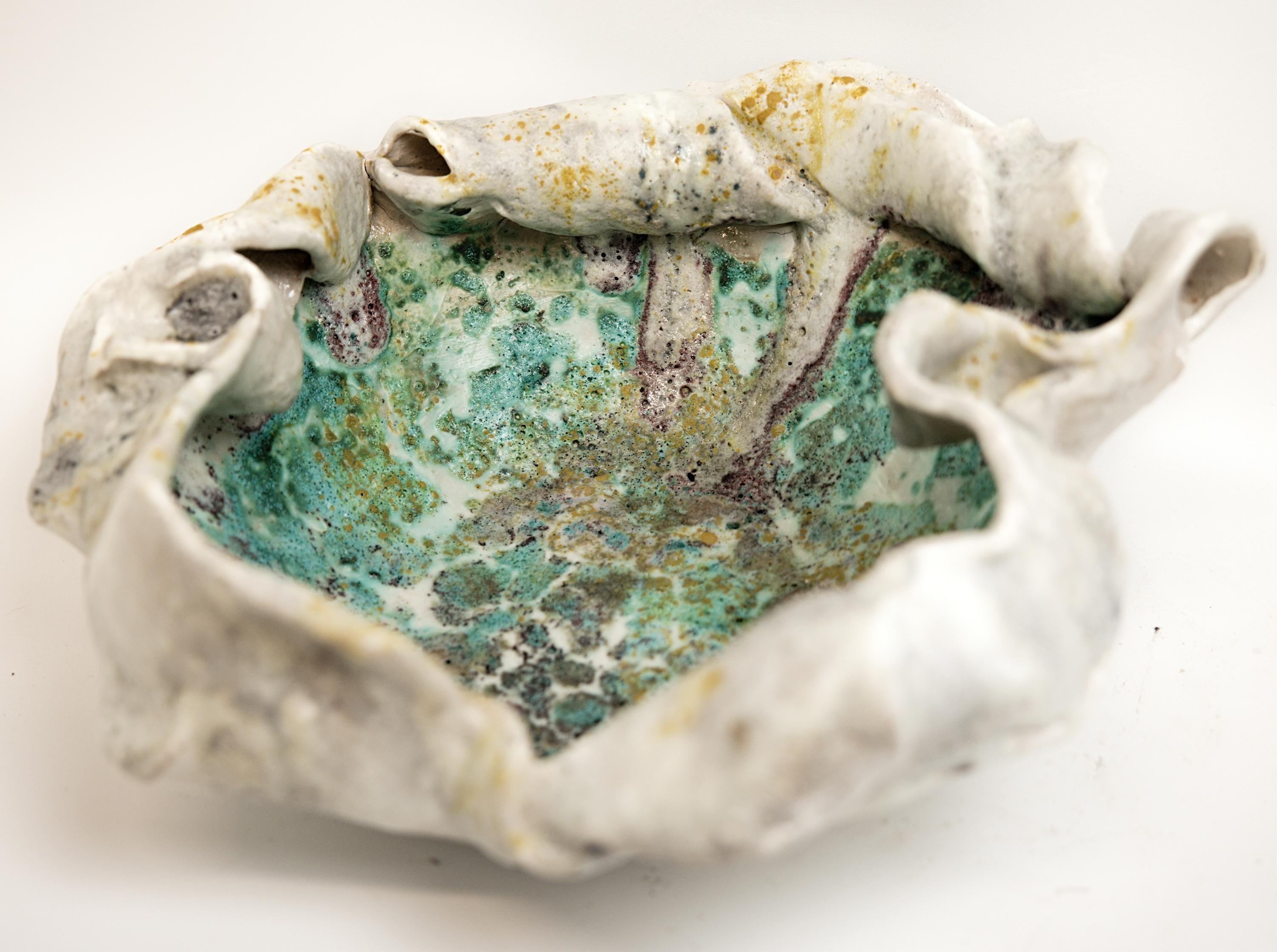 Fragmente White Ancient Bowl. Mehrfarbig (21. Jahrhundert und zeitgenössisch) im Angebot