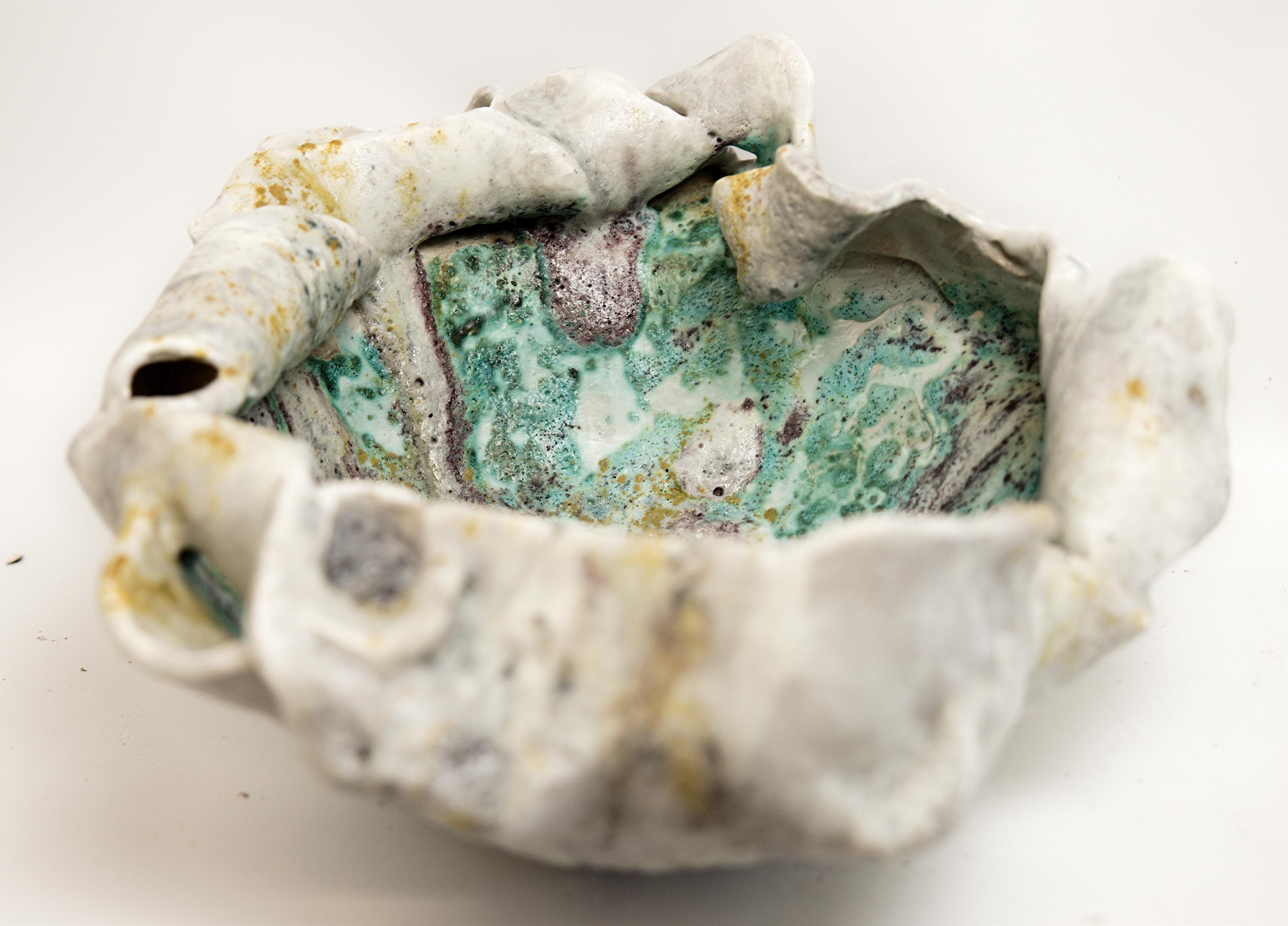 Fragmente White Ancient Bowl. Mehrfarbig im Angebot 1