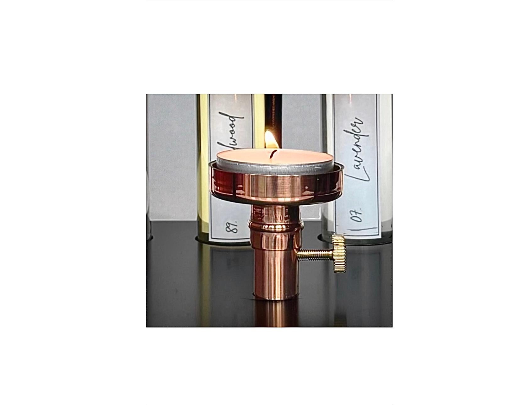 Unser exquisiter Oil Fragrance Burner - eine fesselnde Verschmelzung von Eleganz und Aromatherapie, die Ihr sensorisches Erlebnis aufwertet.
Unser mit Präzision gefertigter Brenner verbindet nahtlos Funktionalität mit einer nostalgischen 