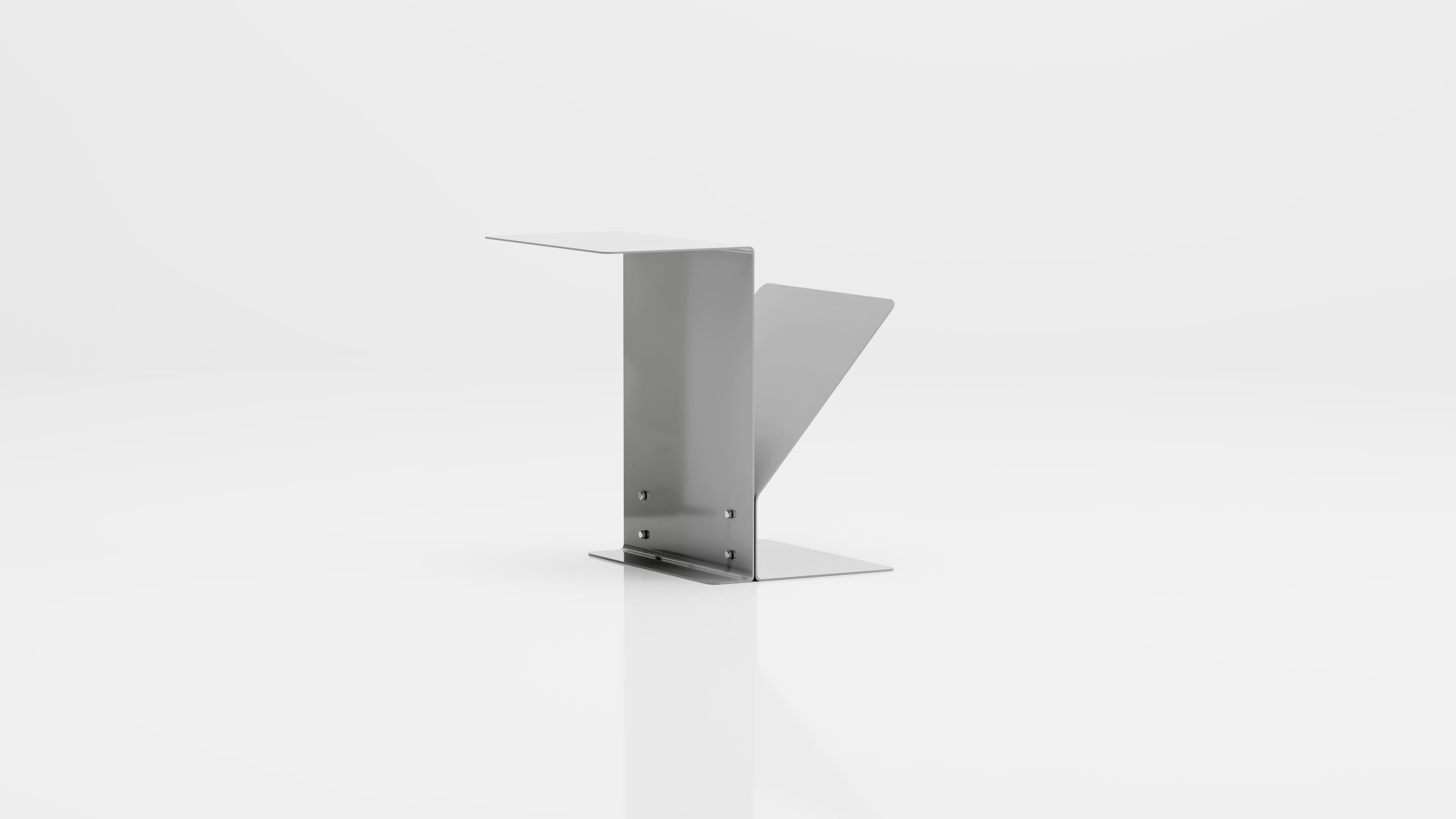 Can est un meuble polyvalent qui peut être utilisé comme table d'appoint ou comme table de nuit, offrant ainsi de nombreuses fonctions. Grâce à des options personnalisables en termes de couleur et de matériau, Can peut être adapté aux préférences de