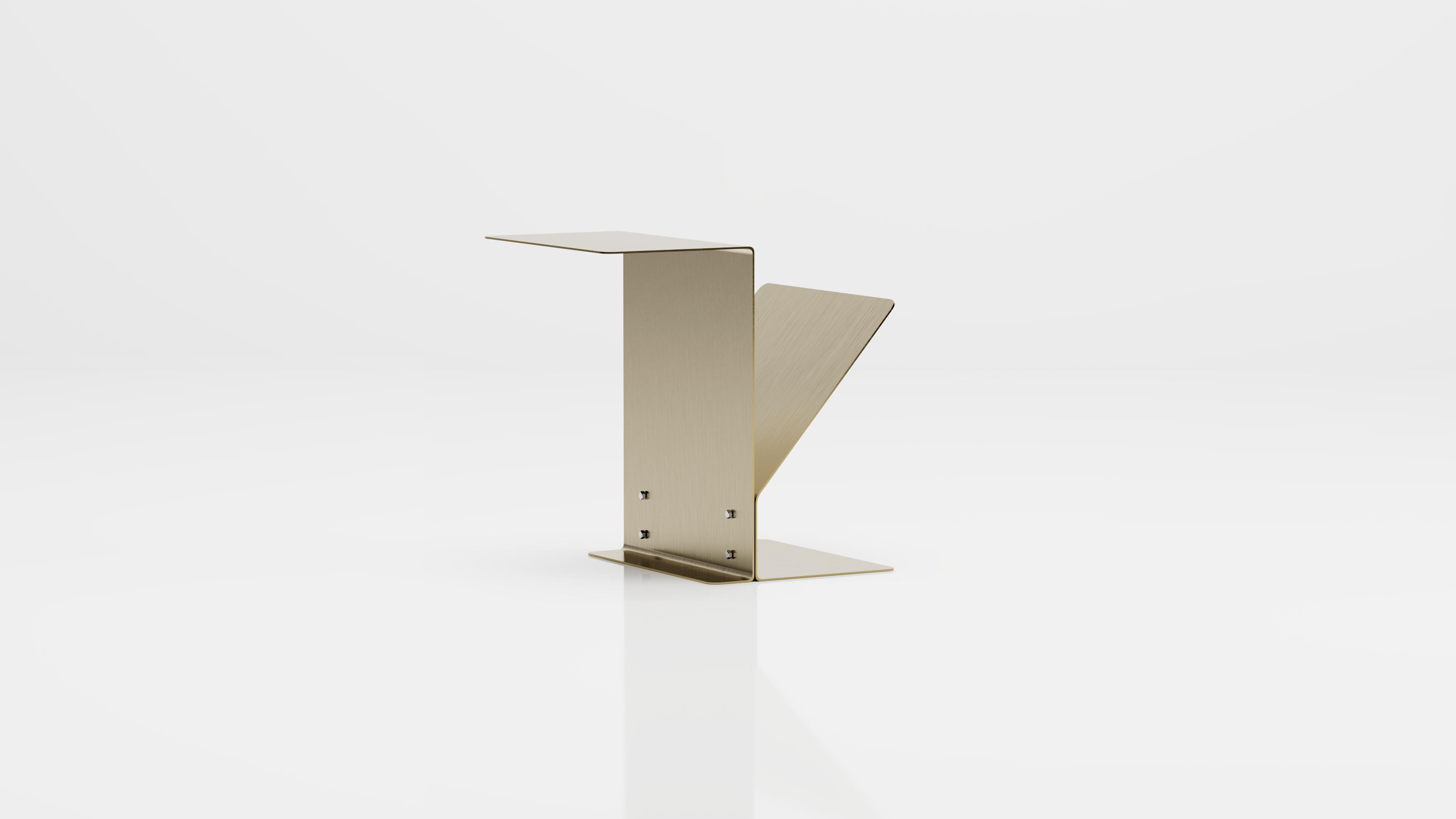 Table d'appoint Frak (or inoxydable) Neuf - En vente à Bilkent, TR