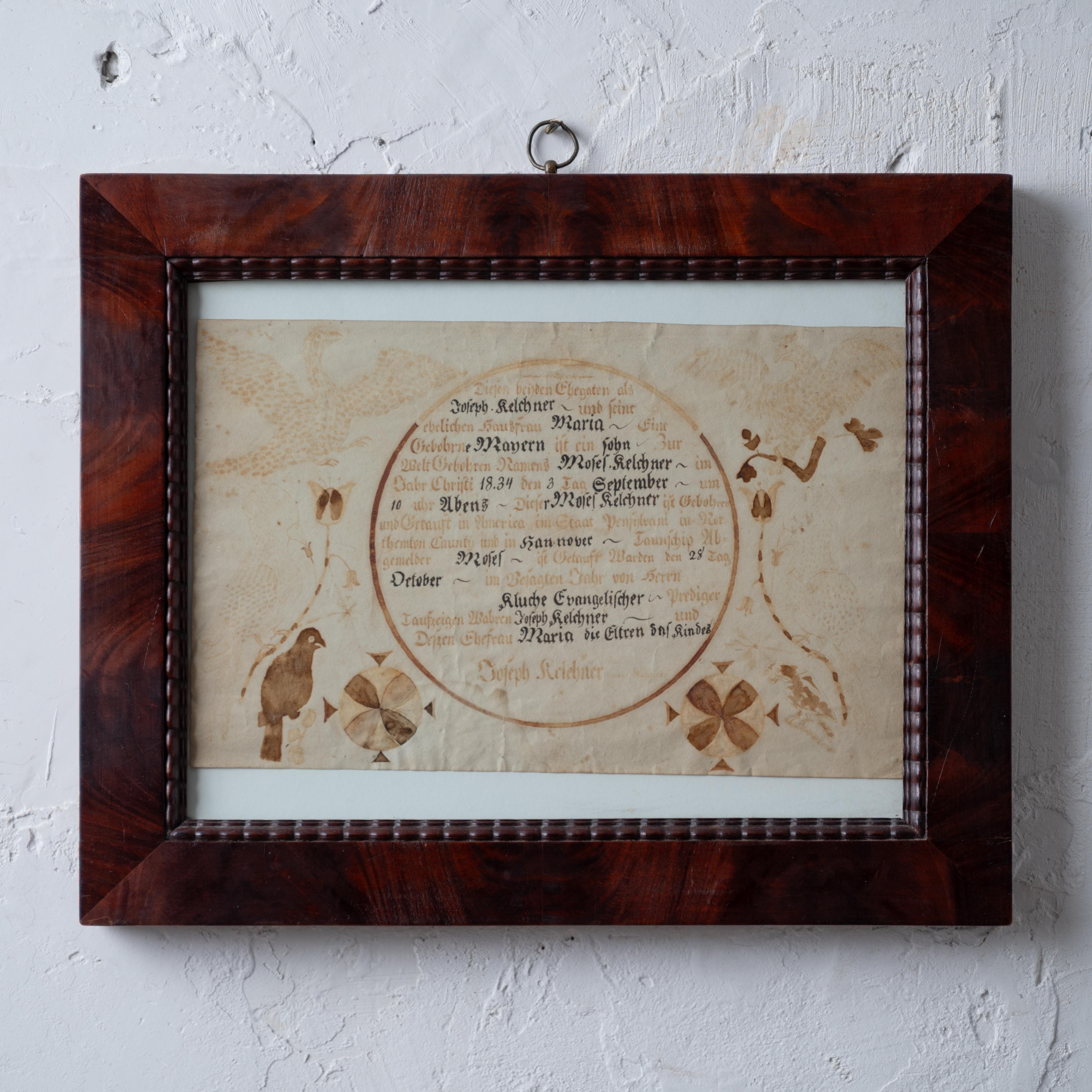 Eine Fraktur-Geburts- und Taufurkunde für Moses Kelchner, Northampton County, 1834

Als Sohn von Joseph und Maria Kelchner wurde er am 3. September 1834 geboren.

Auf Papier in einem Mahagoni-Rahmen aus dem 19. 



Papier: 12 ¼ mal 7 ¾ Zoll

Rahmen: