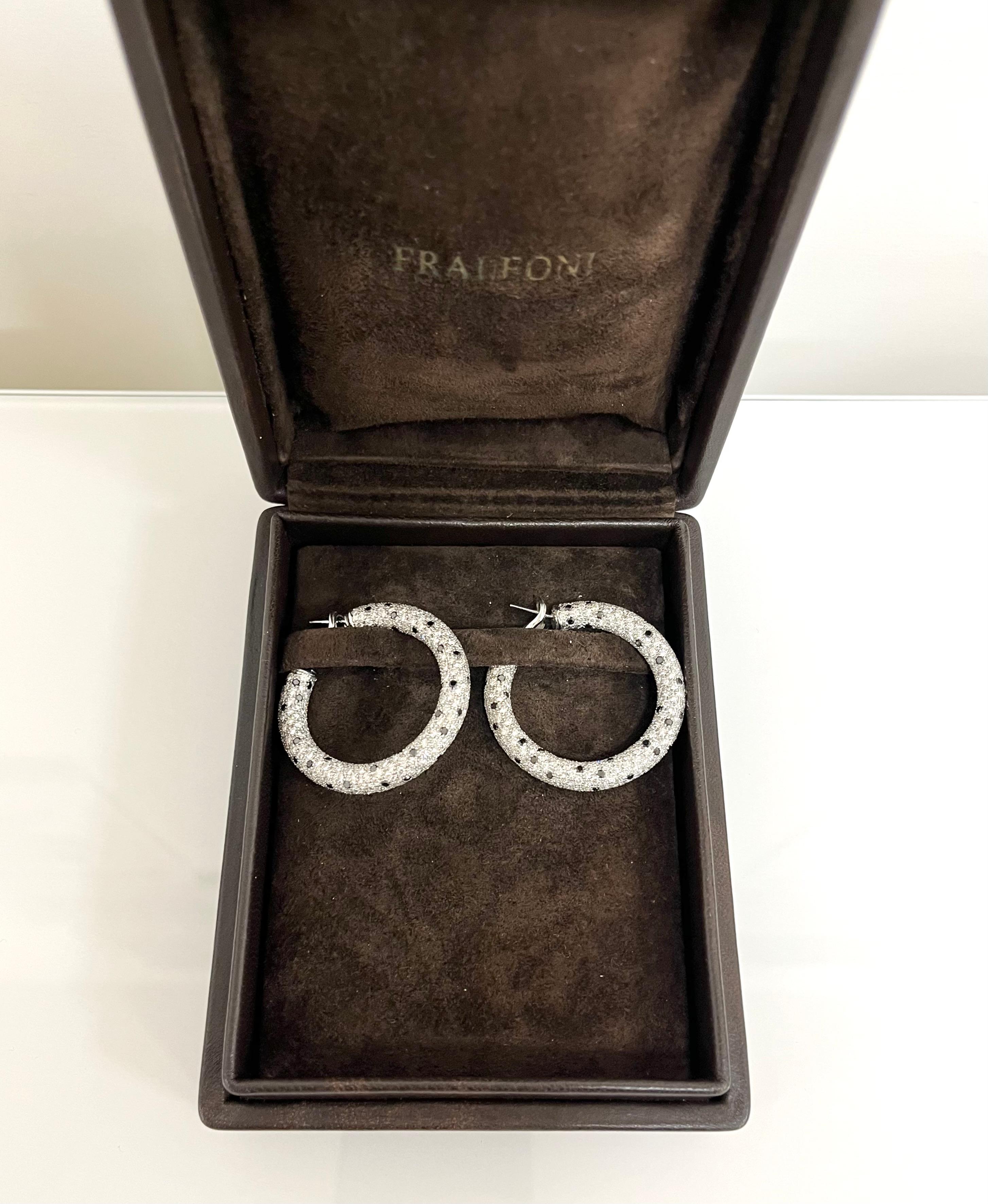 Women's Fraleoni 18 Kt. White Gold Black and White Diamonds Hoops Earrings For Sale
