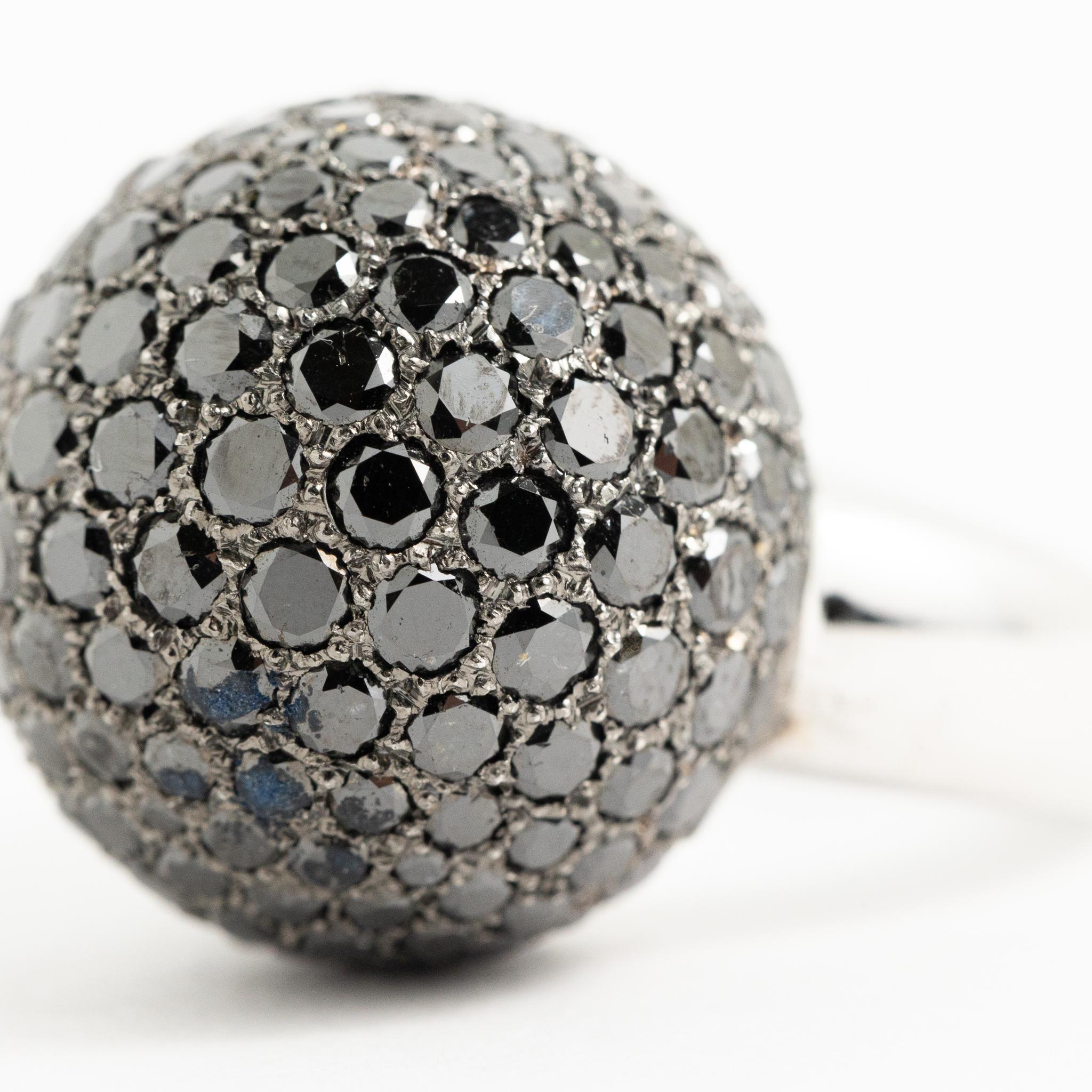 Moderno Fraleoni 18 Kt. White Gold Black Diamond Cocktail Ring in vendita