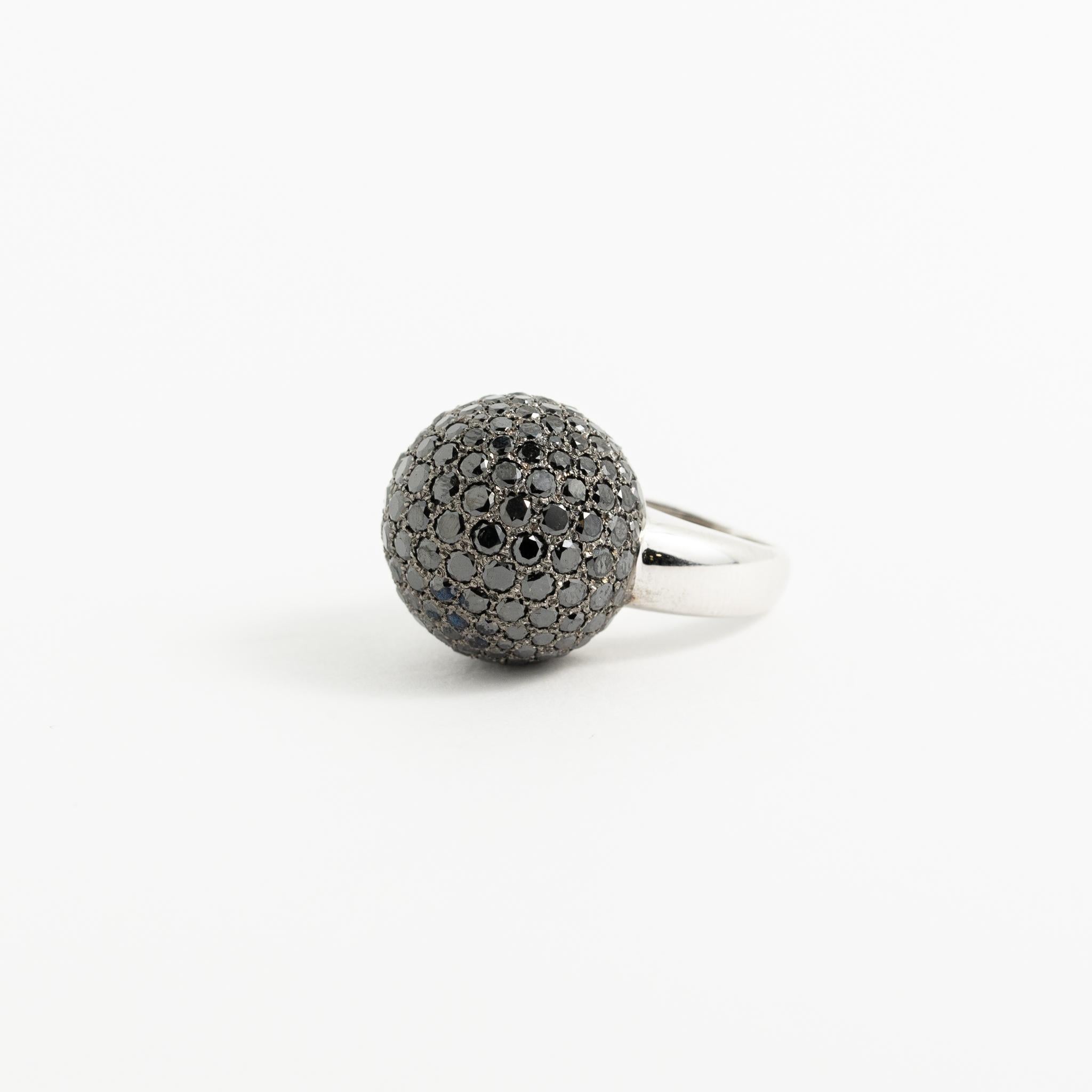 Fraleoni 18 Kt. White Gold Black Diamond Cocktail Ring in vendita 2