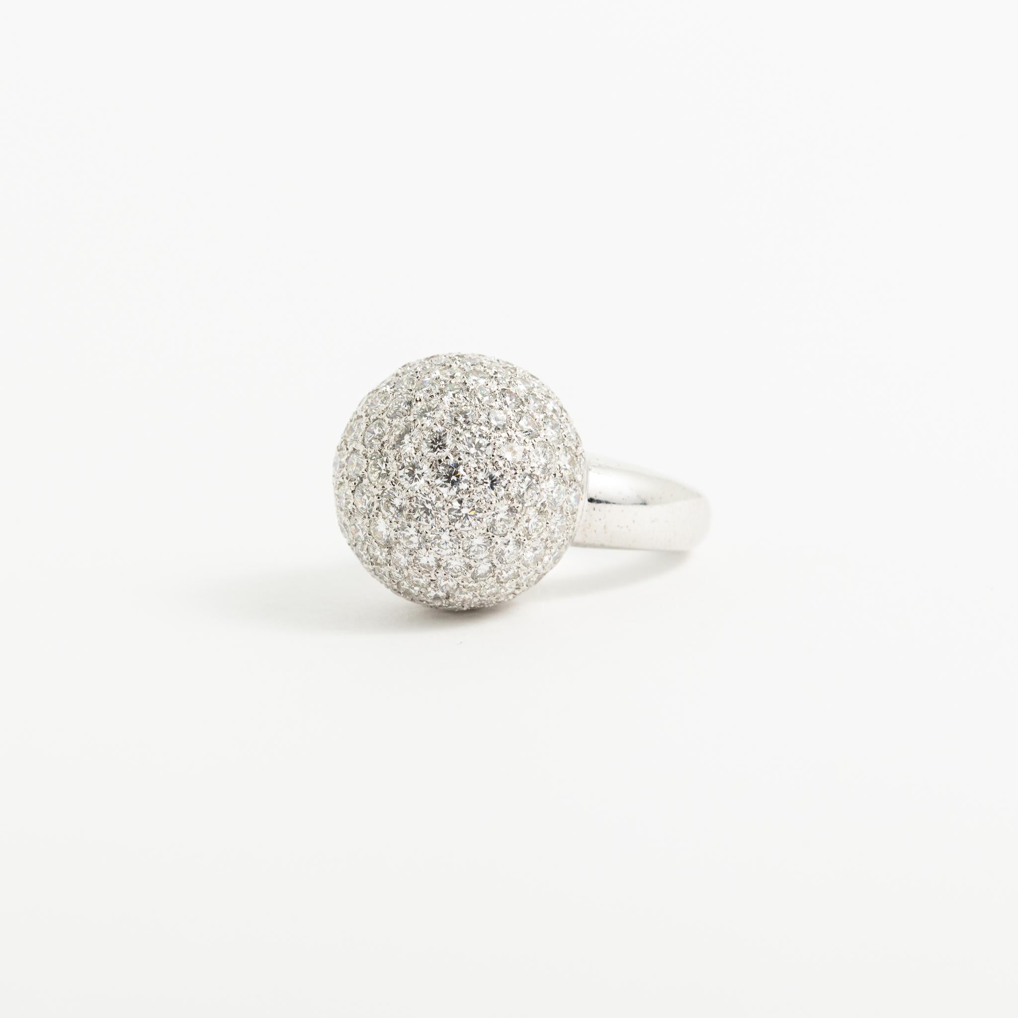 Fraleoni 18 Kt. White Gold Diamond Cocktail Ring in vendita 2