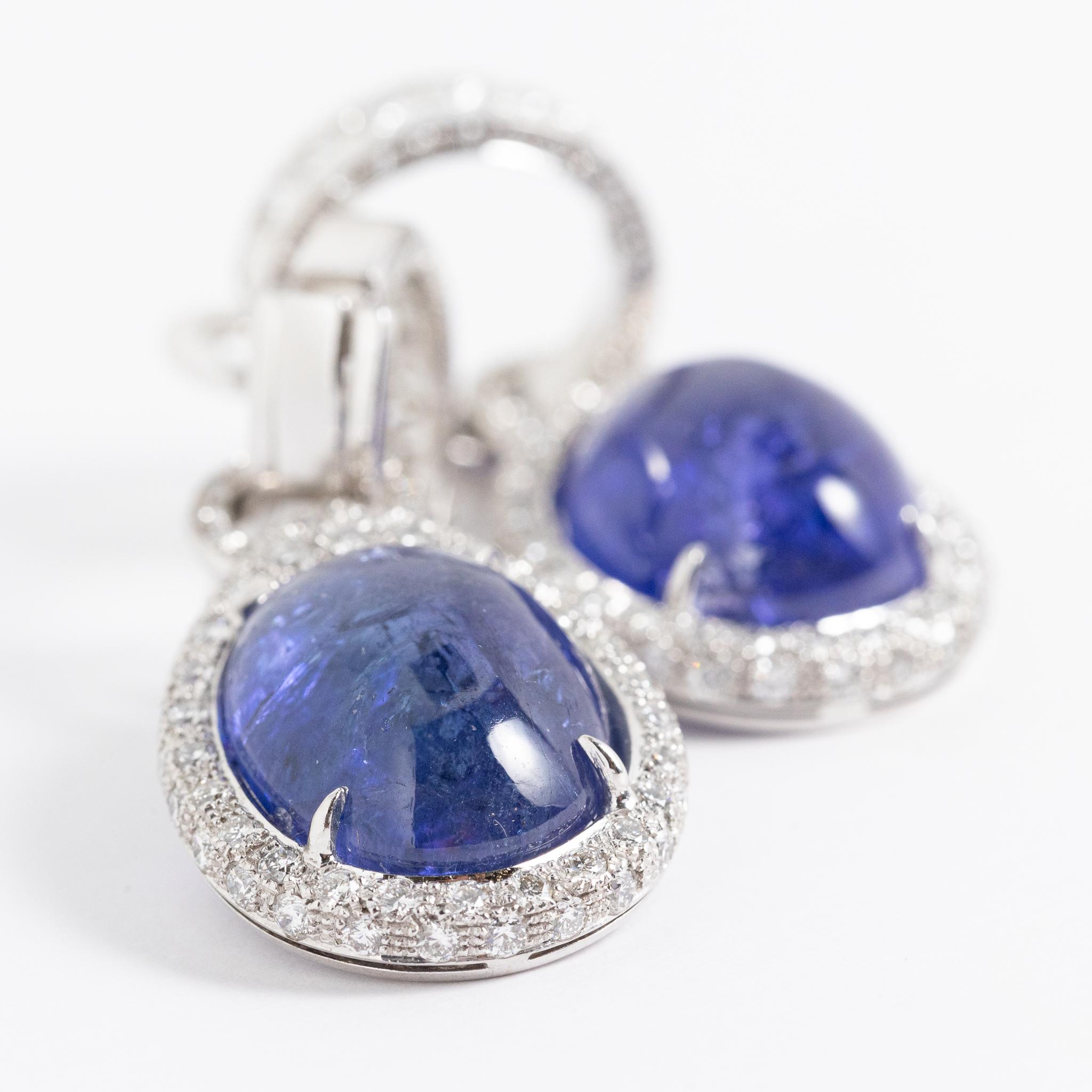 Handmade in Italy 18 kt. white gold earrings with diamonds and tanzanite cabochons.
These ears belong to the Queen Fraleoni Collection and are a unique piece.
The drop of the earrings is removable, and you can also use the hoop without a
