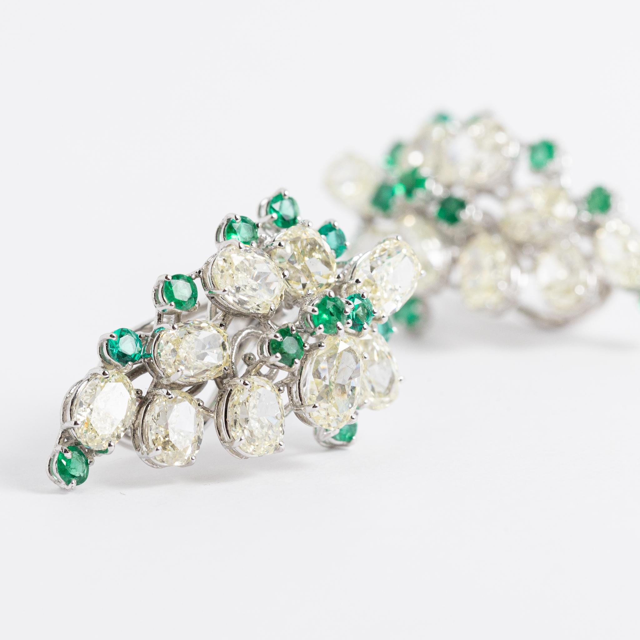 Handmade in Italy 18 kt. white gold earrings with oval-cut diamonds and brilliant-cut emeralds. 
This piece belongs to Fraleoni's Dolcevita collection.
The classic design is enhanced by the contrasting colors created by diamonds and emeralds.
One of