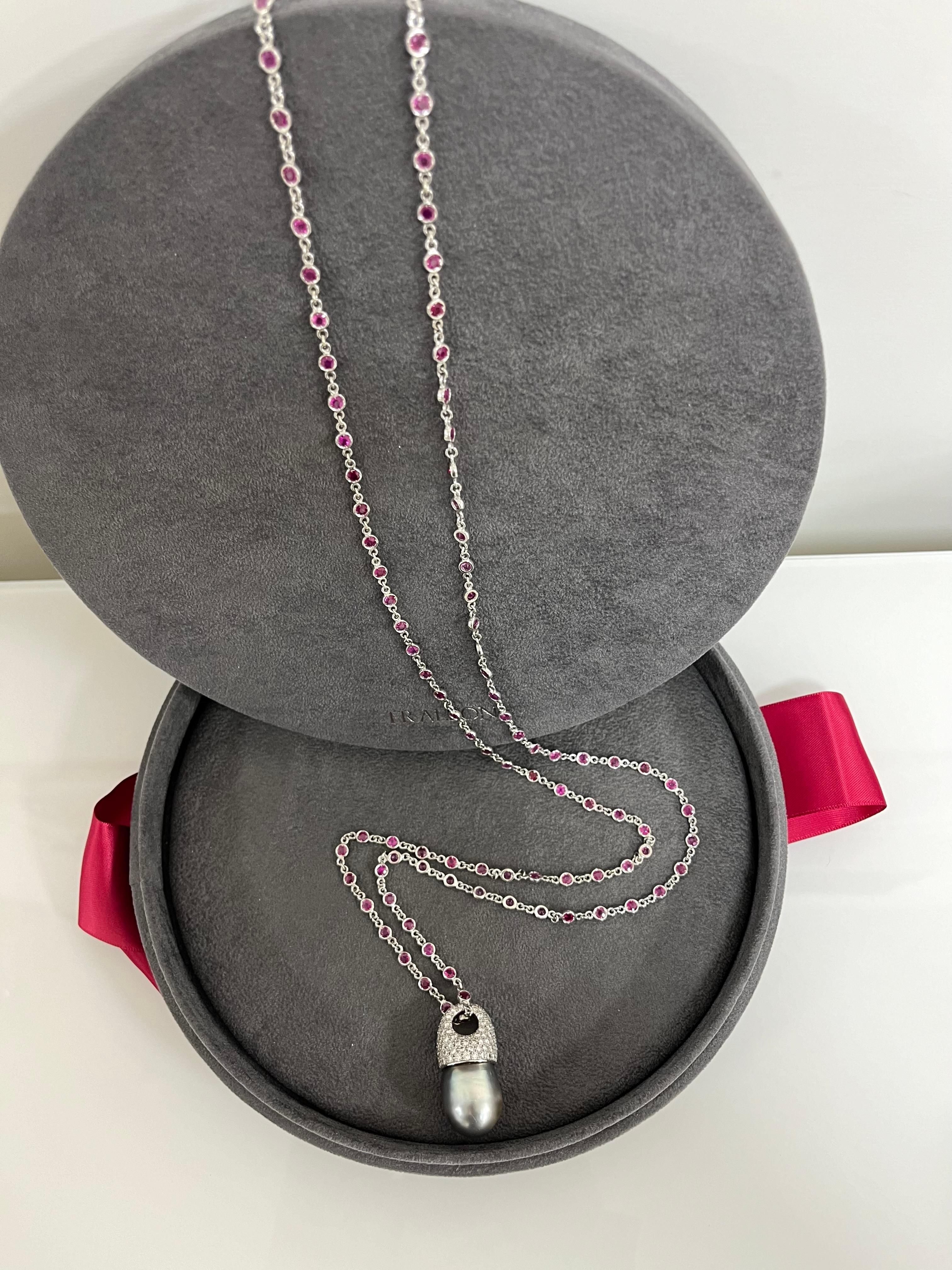 Fraleoni 18 Kt. Weißgold Diamanten Rubine Australische Perlen Lange Halskette im Angebot 2