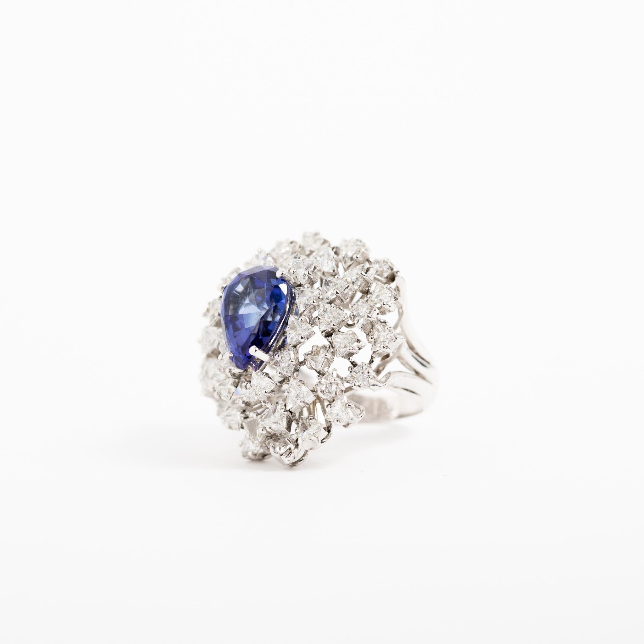 Handcrafted ring made in Italy of 18 kt. white gold with triangle-cut diamonds and teardrop-cut tanzanite.
This piece belongs to Fraleoni's Dolcevita collection.
The ring is constructed with different heights to create a three-dimensional play that