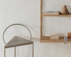 FRAMA - Chaise sculpturale Triangolo en acier, design scandinave minimaliste