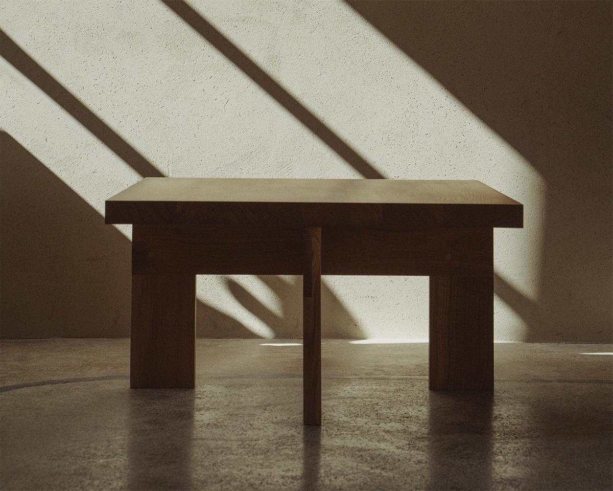 La table basse Farmhouse Square est un article polyvalent avec une forme symétrique apportant chaleur et texture à tout espace tout en ajoutant un caractère unique. Fabriquée en chêne massif de haute qualité, soutenue par des tréteaux, et inspirée