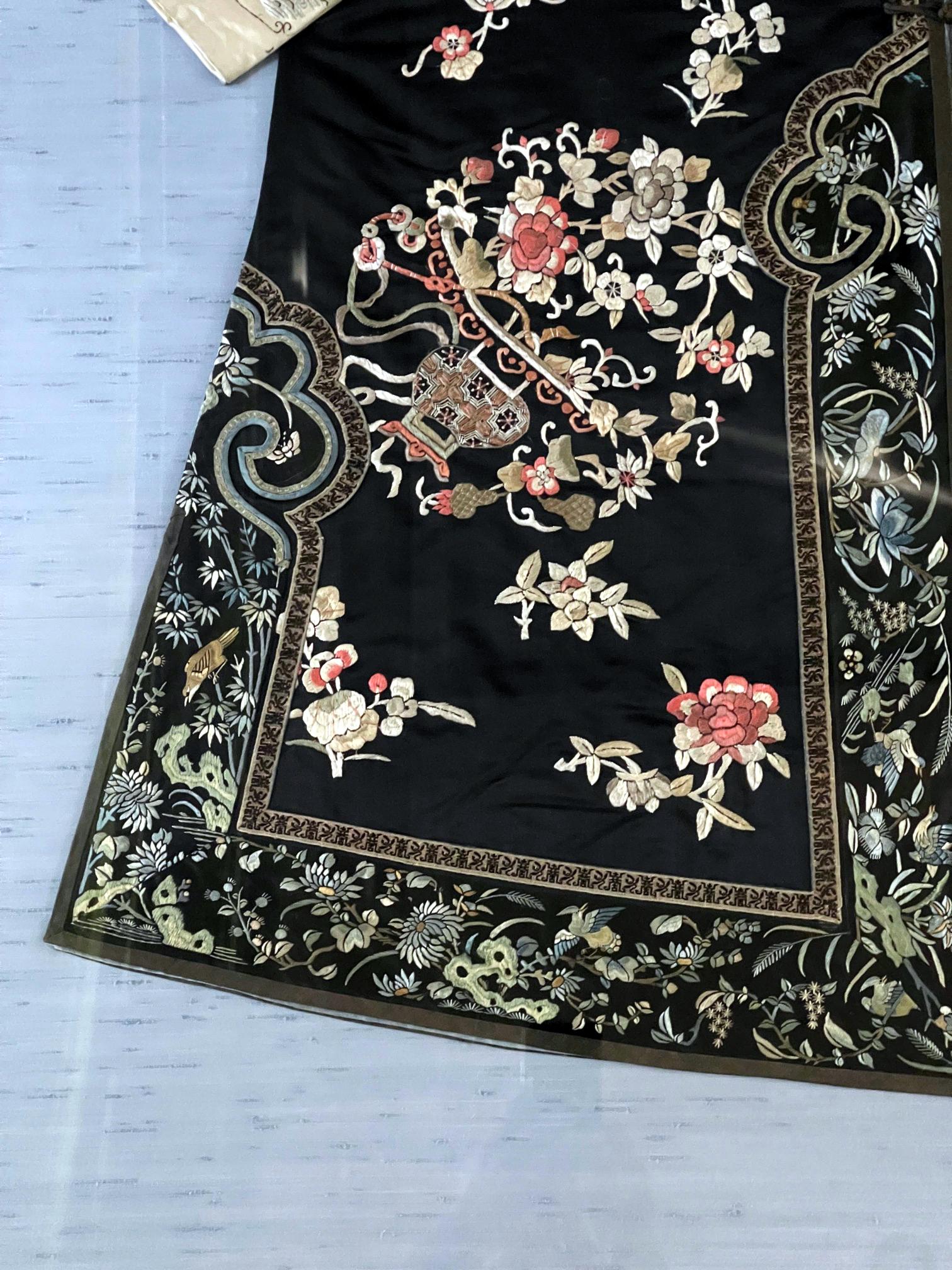 Frame Antique Chinese Embroidered Robe Qing Dynasty For Sale 3