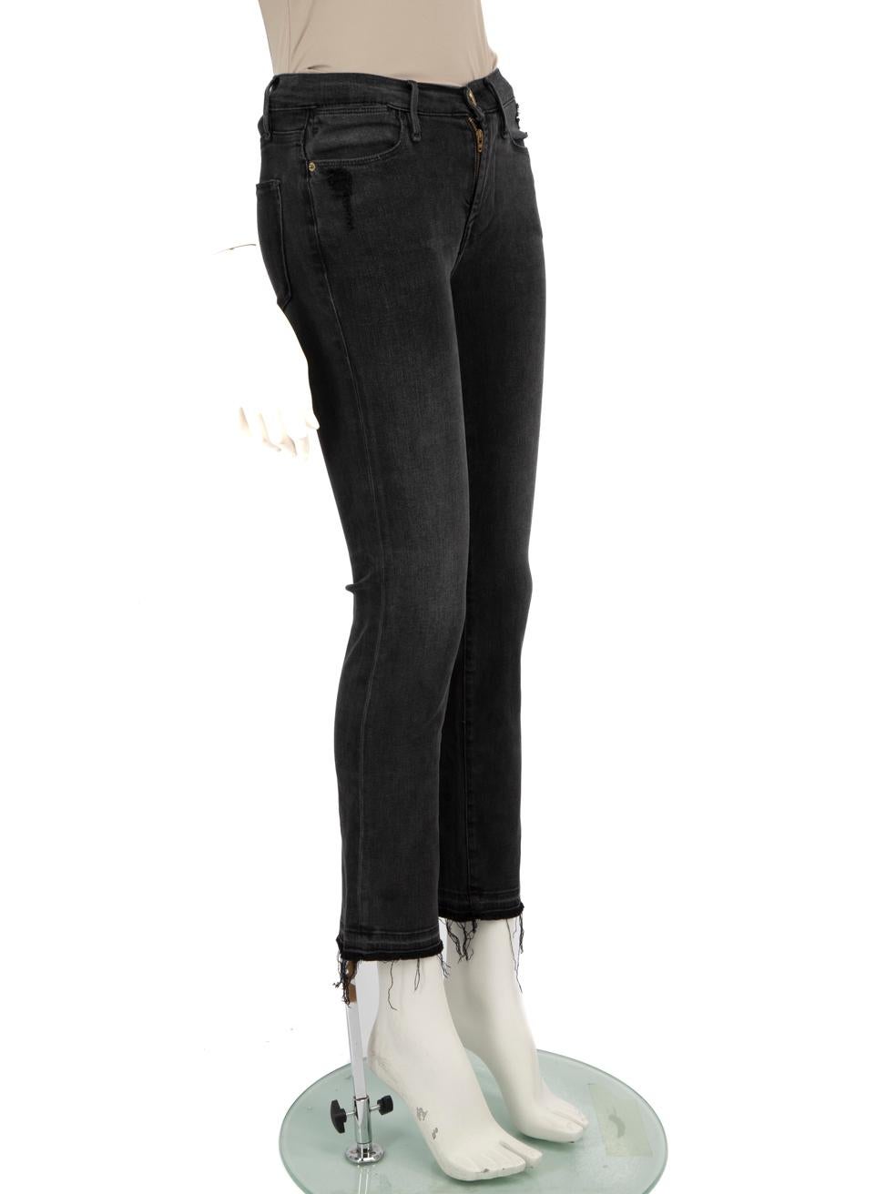 CONDITION ist sehr gut. Kaum sichtbare Abnutzungserscheinungen an der Jeans sind bei diesem gebrauchten FRAME Designer-Wiederverkaufsartikel zu erkennen.
  
  Einzelheiten
  
  
  Schwarz 
  
  Denim 
  
  Jeans 
  
  Gerades Bein 
  
  Niedriger