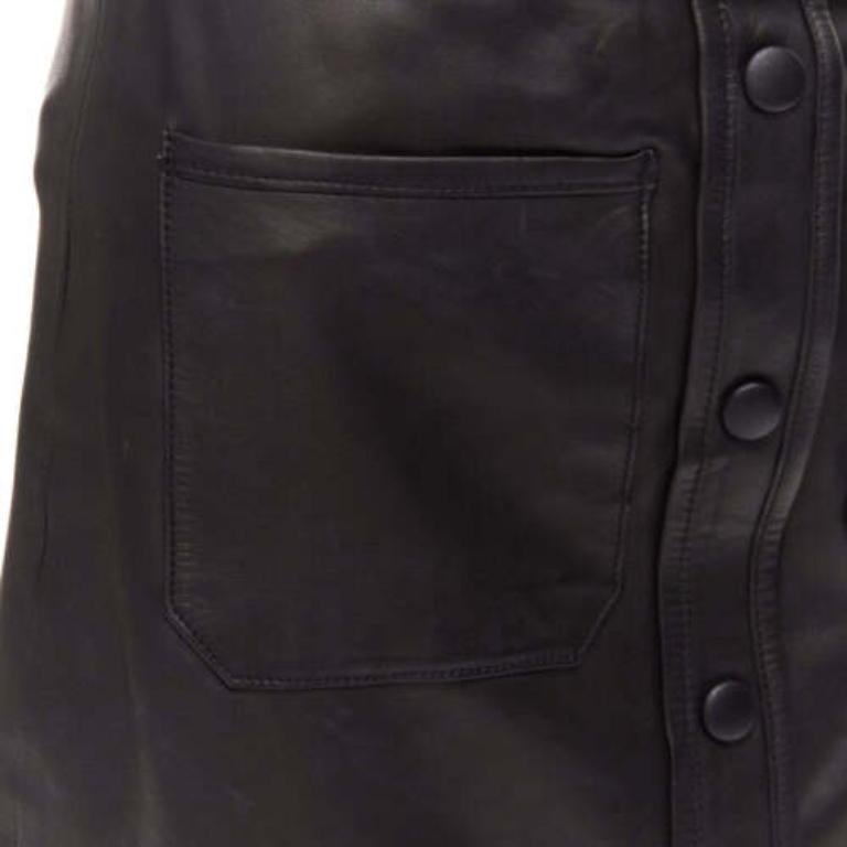 FRAME mini gonna in pelle di agnello nera con bottoni a pressione e tasche applicate 25