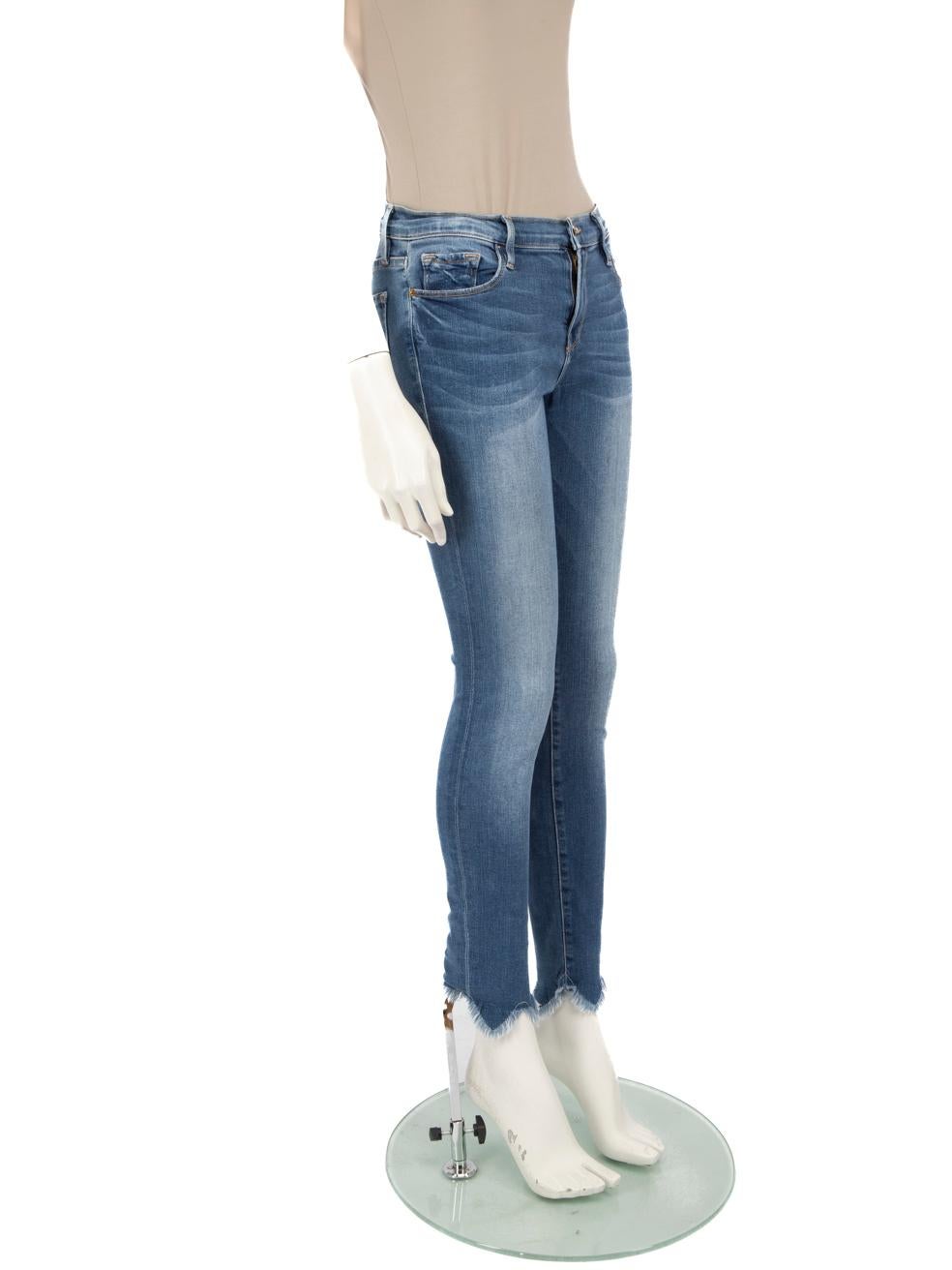 CONDIT ist sehr gut. Die Jeans weisen nur minimale Abnutzungserscheinungen auf. Anlaufen des Knopfes vorne in der Mitte des Taillenbandes an diesem gebrauchten FRAME Designer-Wiederverkaufsartikel.



Einzelheiten


Modell: