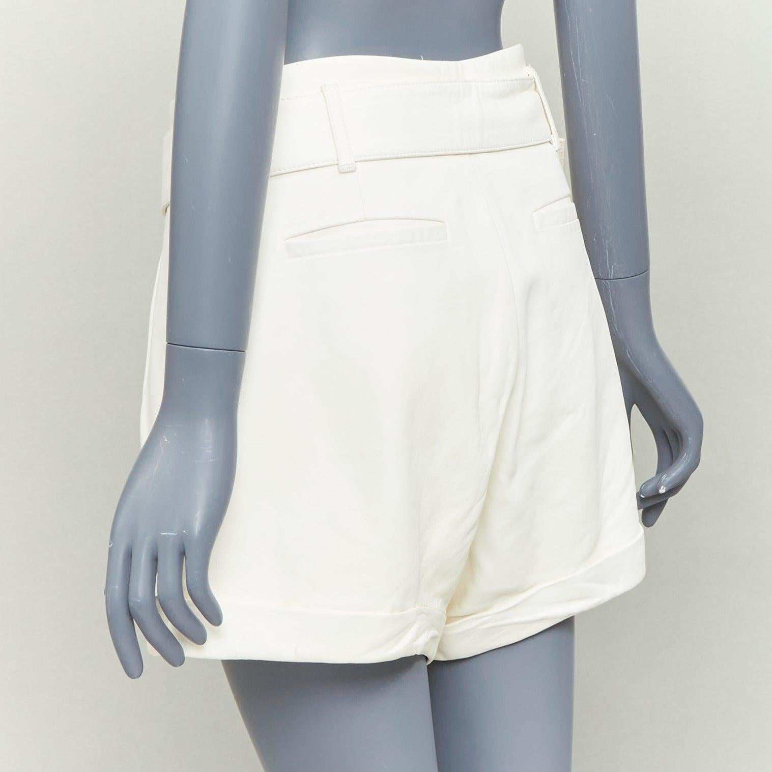 FRAME short en cuir d'agneau crème ceinturé à taille haute 27