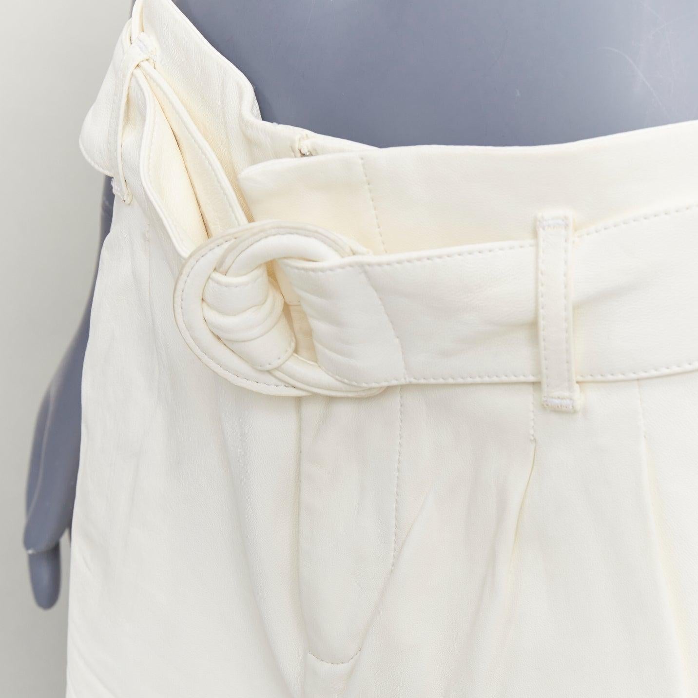 FRAME short en cuir d'agneau crème ceinturé à taille haute 27