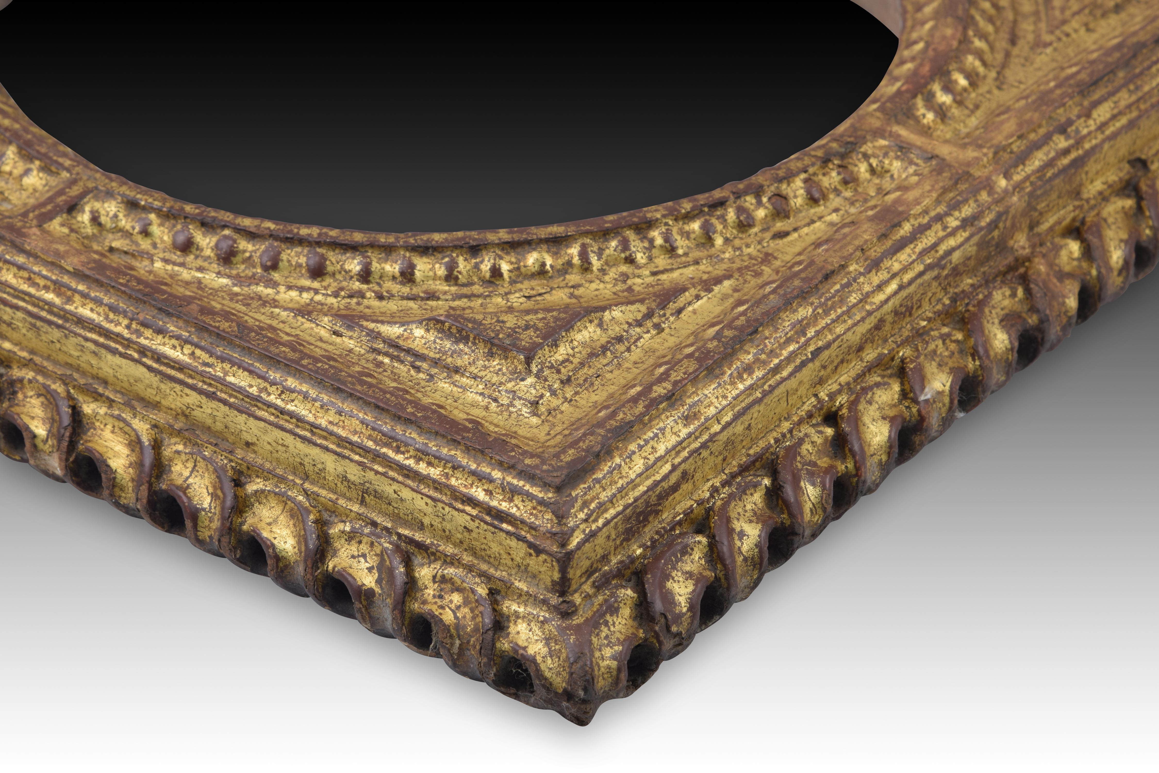 Frame. Carved and gilded wood. 17th century. In Fair Condition For Sale In Madrid, ES