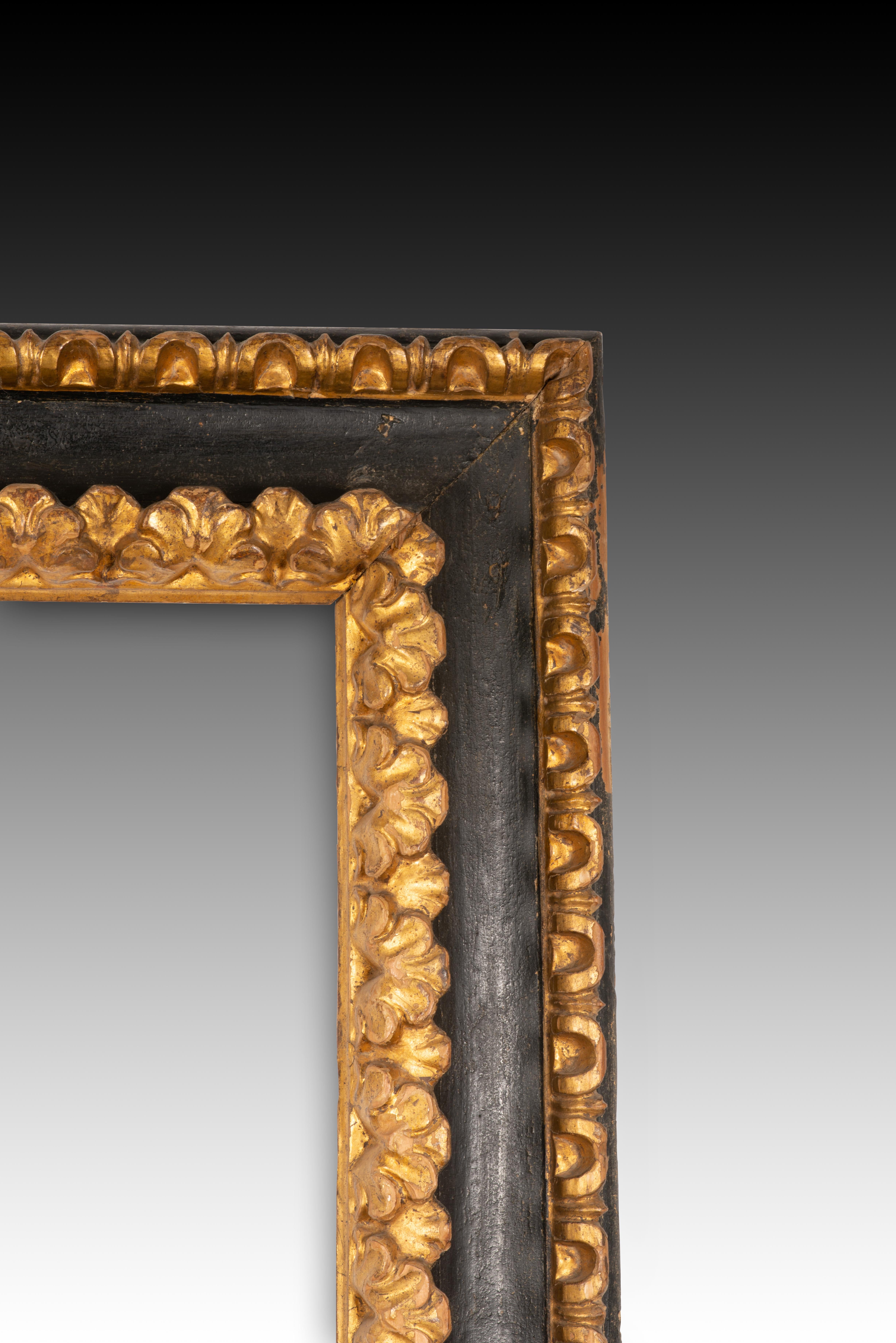 Neoclassical Revival Frame. Carved, polychrome and gilded wood. 18th century. For Sale