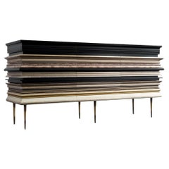 Frame Credenza Long di Luis Pons