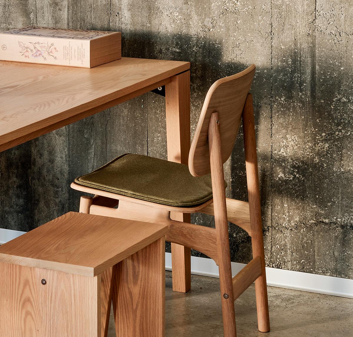 Frame Cushion Rectangular is a seating pad characterized by a simple geometric form.

It presents a comfortable experience by creating a pouf-like feeling for those who sit on it. Thin yet soft, it provides ease of movement with the anti-slip