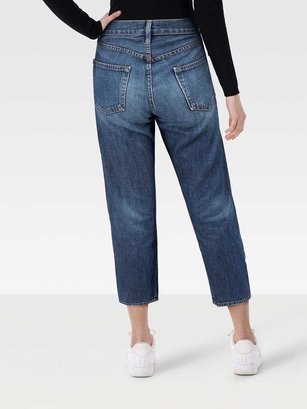 L'ÉTAT est très bon. L'usure minimale du jean est évidente. Usure minime au niveau des boutons centraux sur le devant où l'on peut voir un peu de ternissement sur cet article de revente de designer FRAME d'occasion. Cet article est volontairement